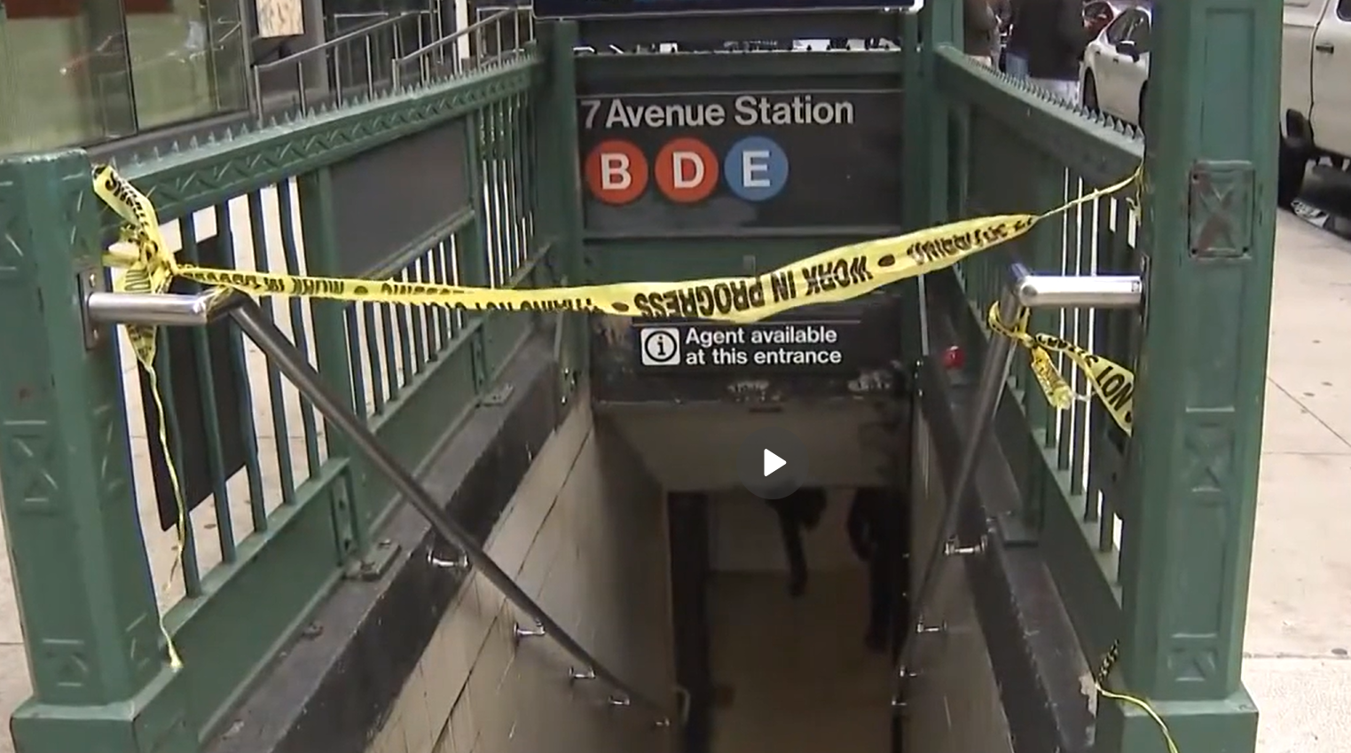 Detuvieron a un adolescente de 17 años por el asesinato de un hombre en el subte de Manhattan - Infobae