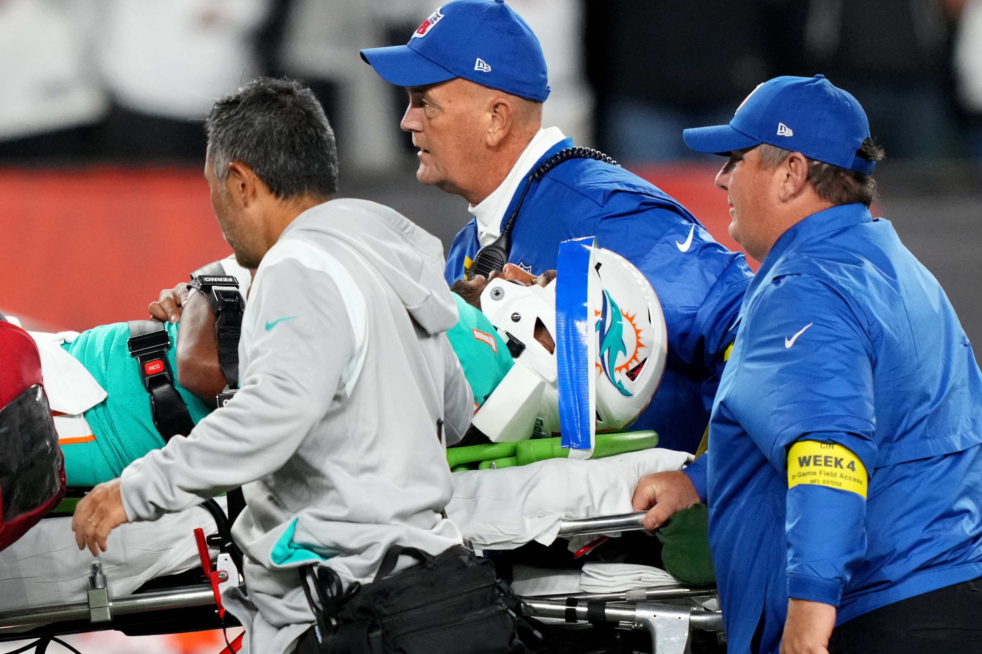 Polémica en la NFL: un jugador fue hospitalizado tras sufrir dos golpes en pocos días y abrió el debate sobre las conmociones cerebrales 