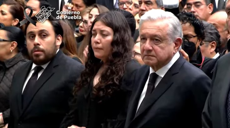 El presidente de México acudió al homenaje de Miguel Barbosa, en Puebla. (YT: Gobierno de Puebla)