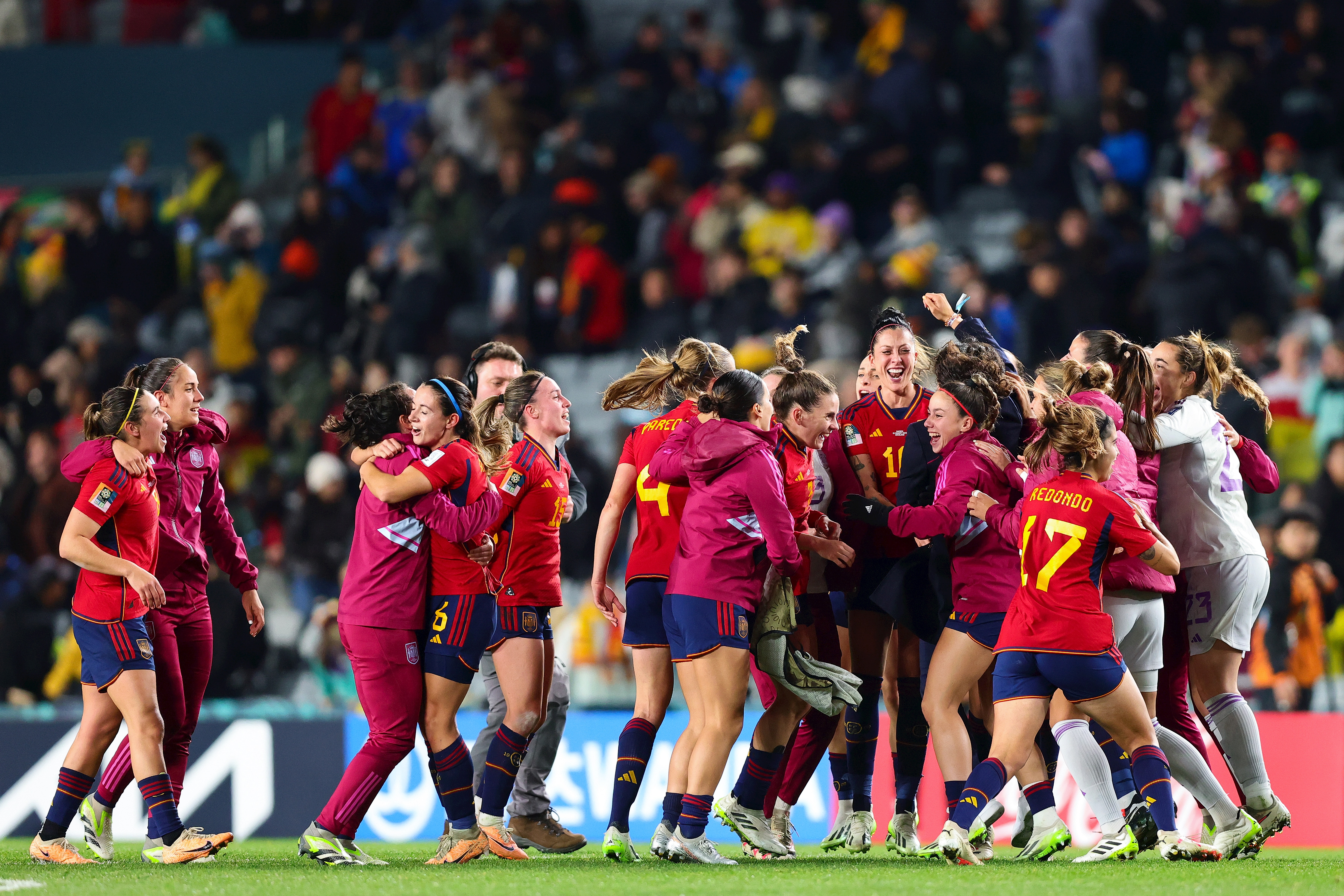 A qué hora juega españa inglaterra