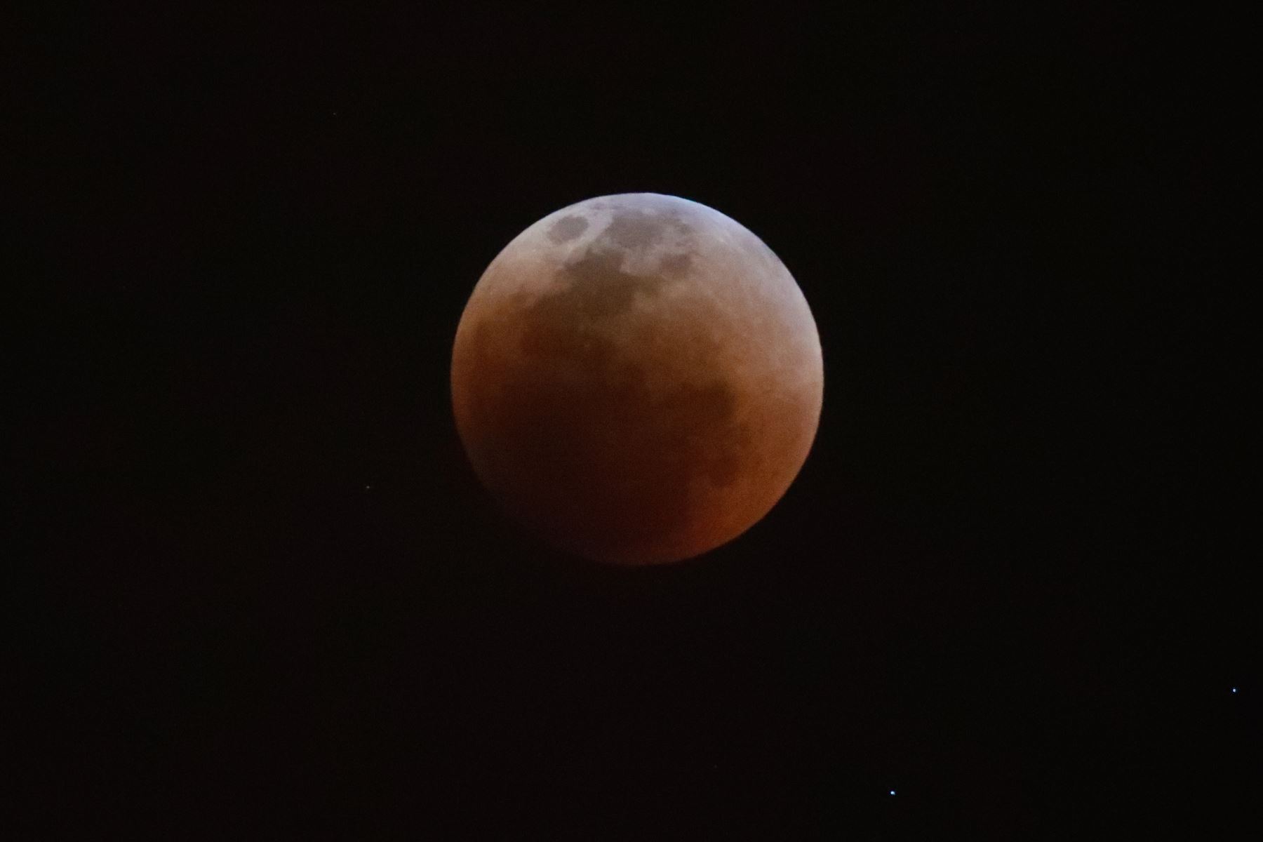 Así se vio el eclipse lunar en el Perú este domingo | FOTO