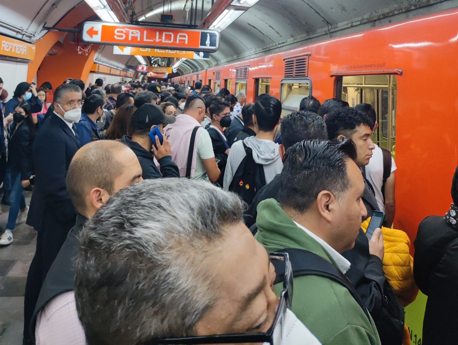 Metro CDMX hoy 27 de marzo: se reportó desalojo de un tren en la Línea 7 y caos Líneas B, 3 y 8 