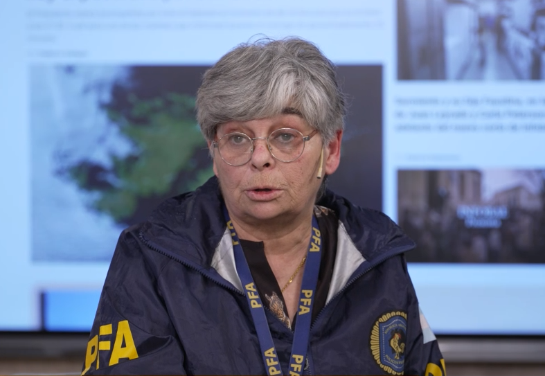 La historia de Hela, la perra que pas&oacute; 9 a&ntilde;os detectando drogas para la Polic&iacute;a Federal y se jubila junto a su adiestradora