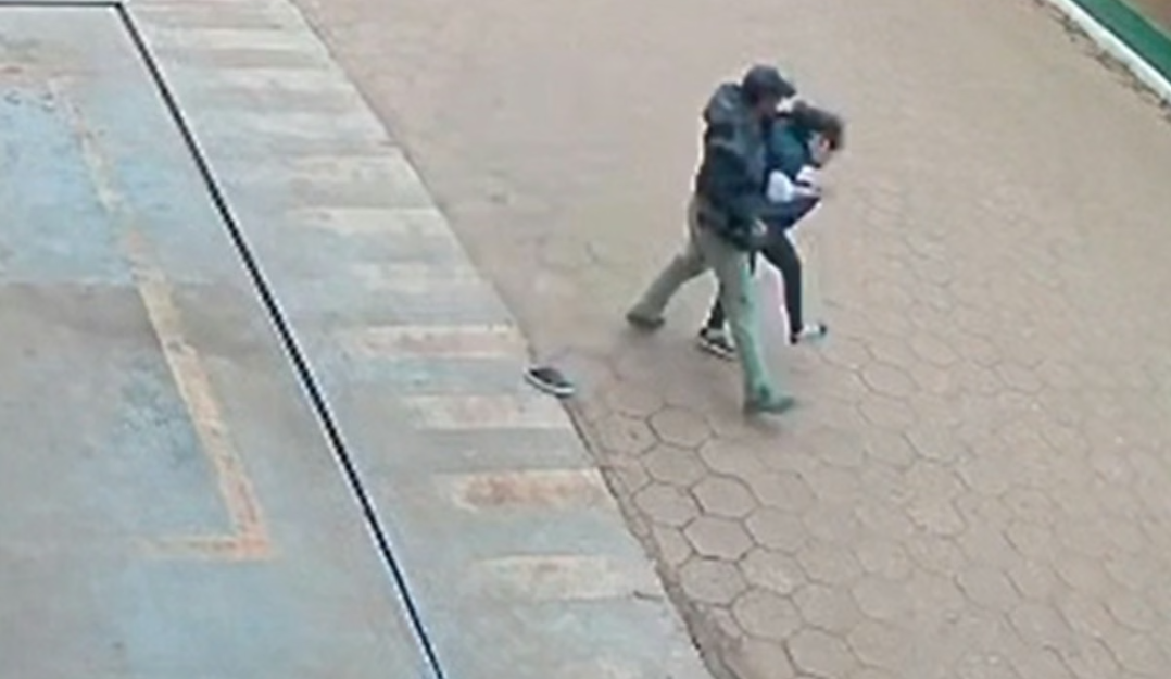 Su pareja la golpeó, amenazó y rompió su celular tras una discusión durante un partido de fútbol en Jujuy