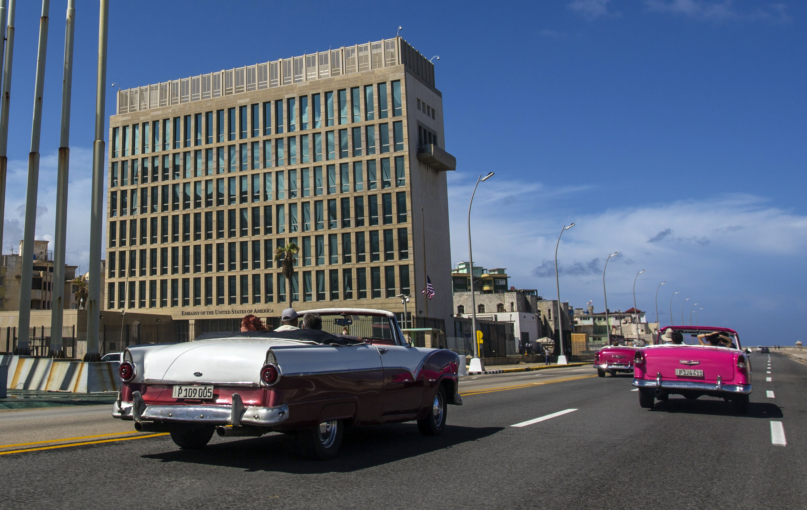 Vista de la embajada de EEUU en La Habana, Cuba, el 3 de octubre de 2017 (Fot: AP Foto/Desmond Boylan)