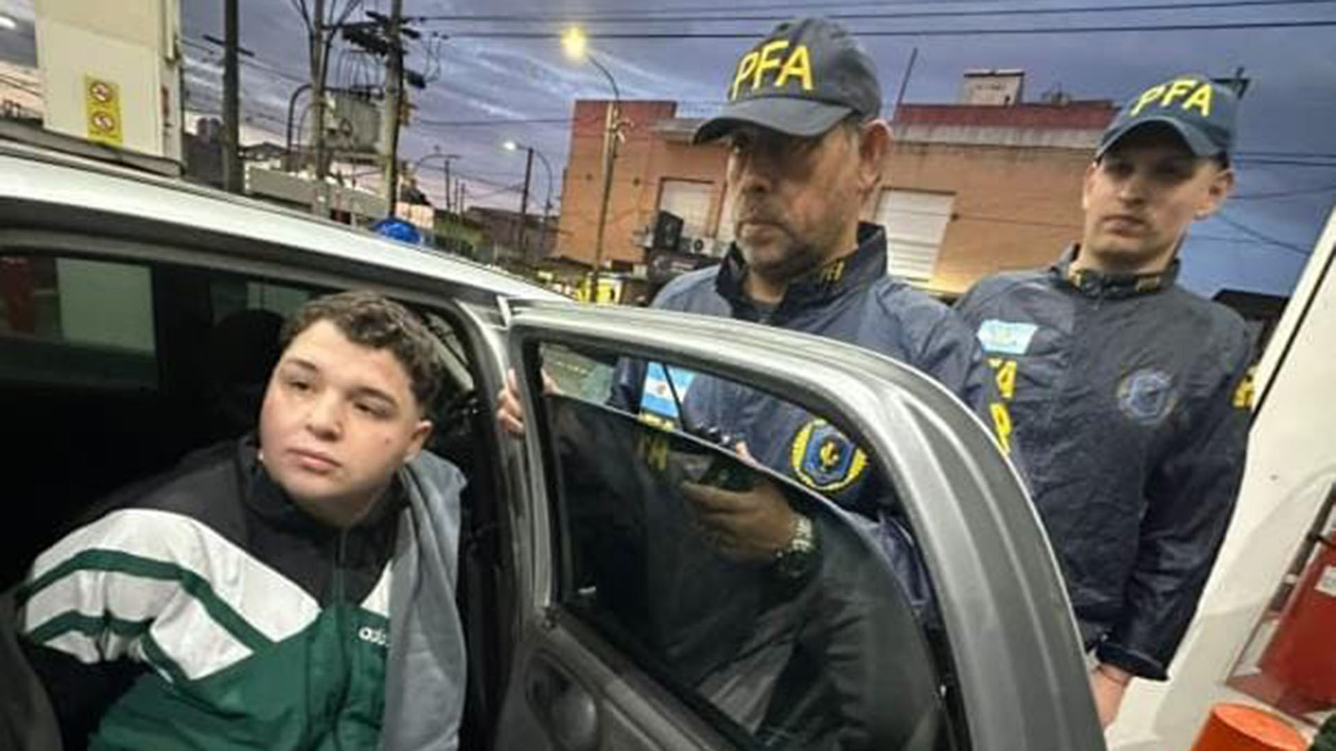 "Cara de Beb&eacute;", el ladr&oacute;n buscado por un sangriento crimen que cay&oacute; por una foto con sus amigos