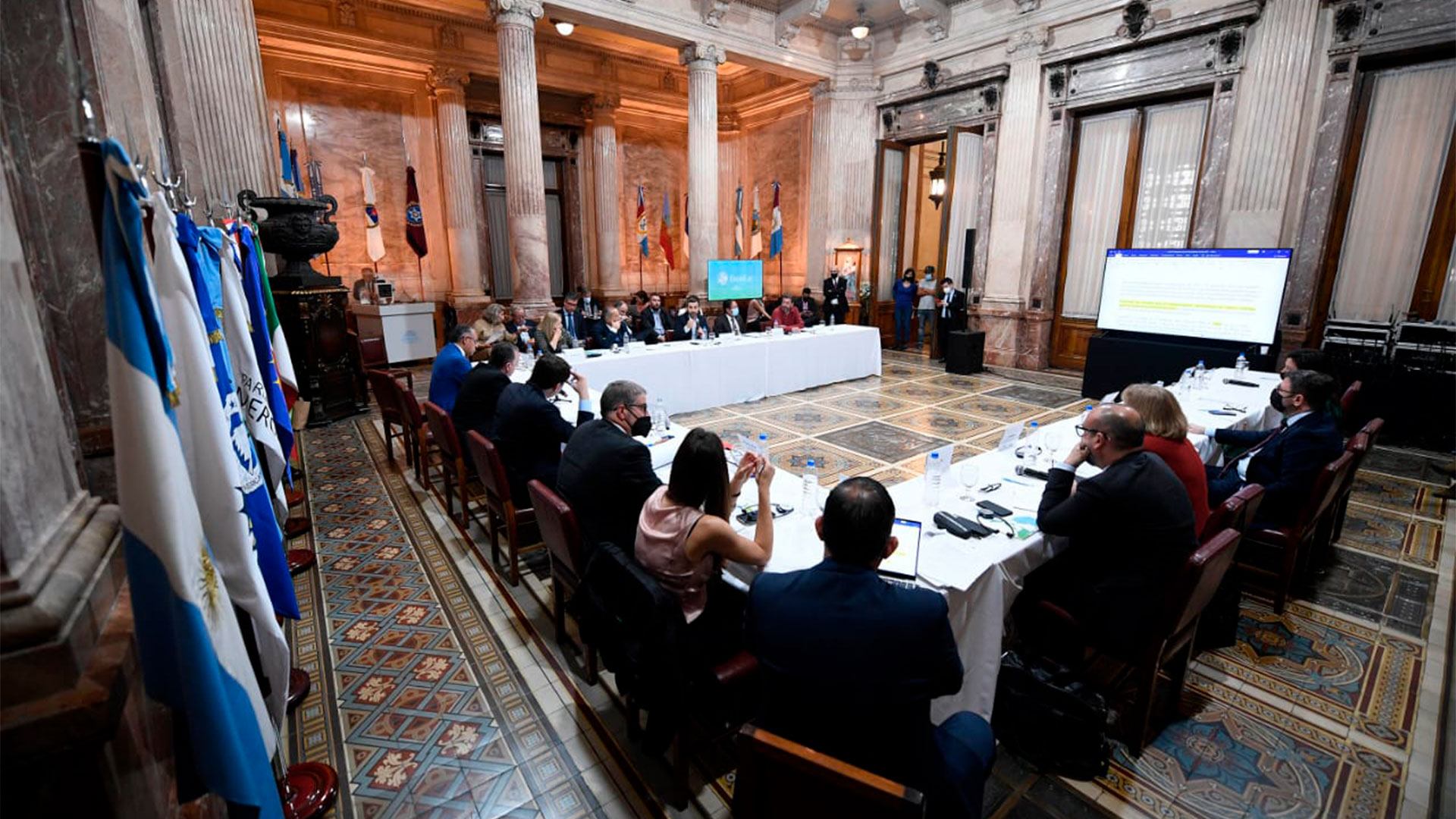 El jefe de Gobierno porteño, Horacio Rodríguez Larreta, junto a parlamentarios de la región y de europa
