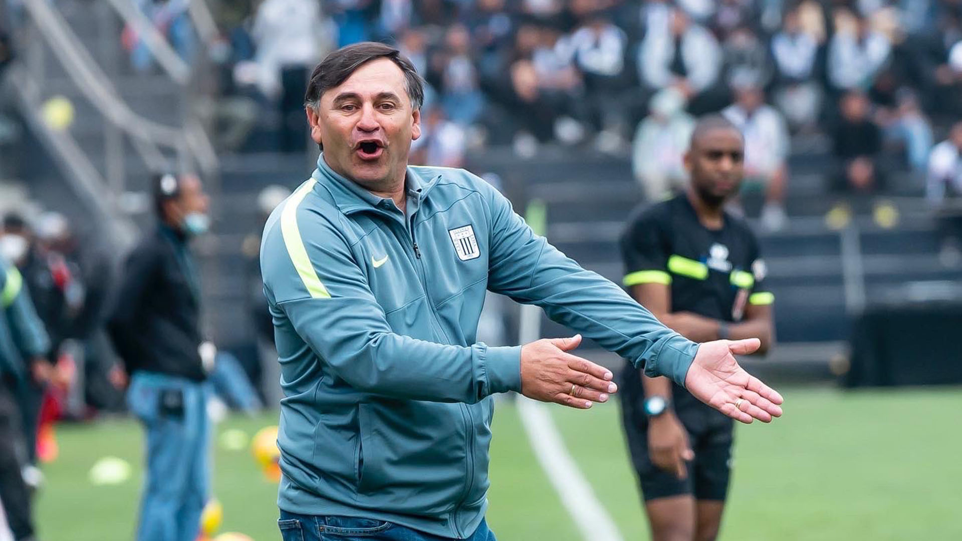 OFICIAL: Carlos Bustos no continuará como técnico de Alianza Lima tras  malos resultados en Torneo Clausura - Infobae