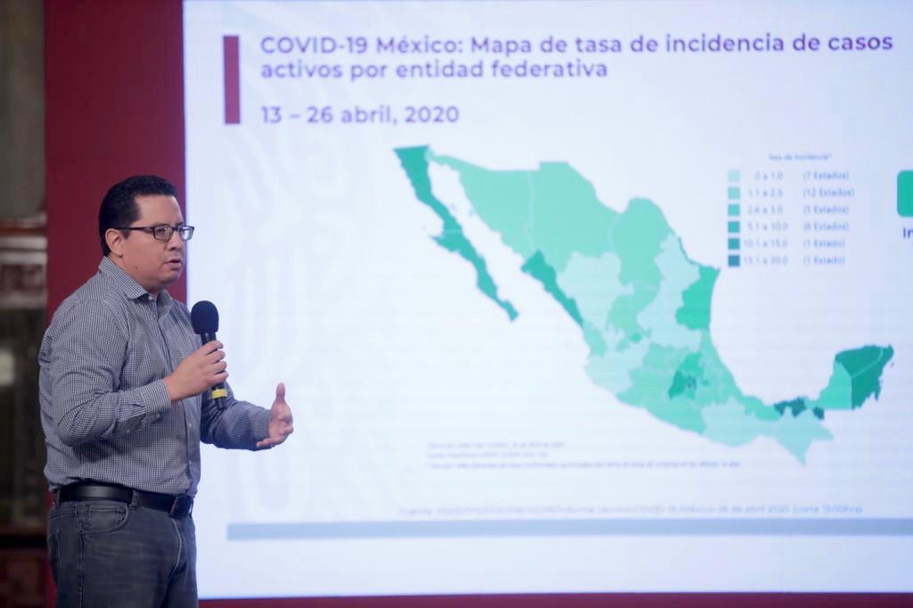 José Luis Alomía explica el reporte técnico del COVID-19 (Foto: Cortesía)