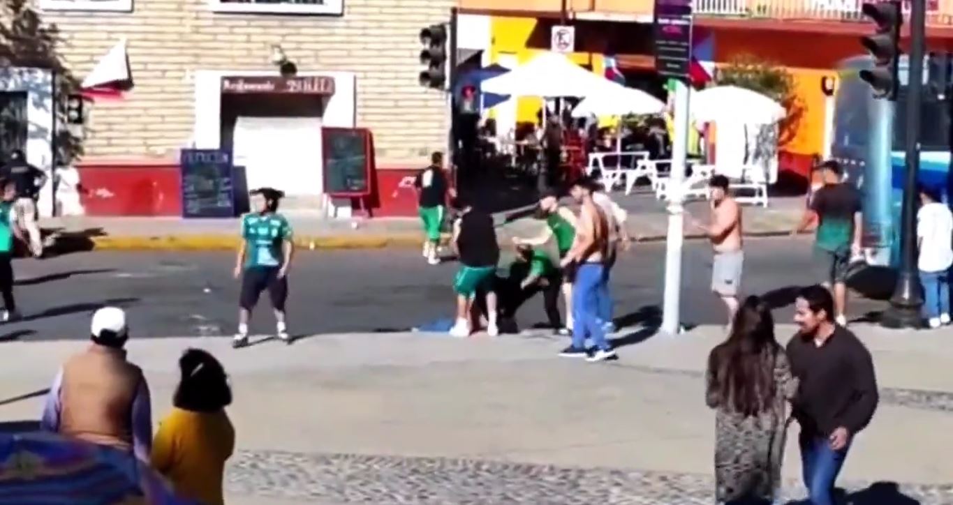 Pelea entre aficionados de León y Toluca (Captura de pantalla)