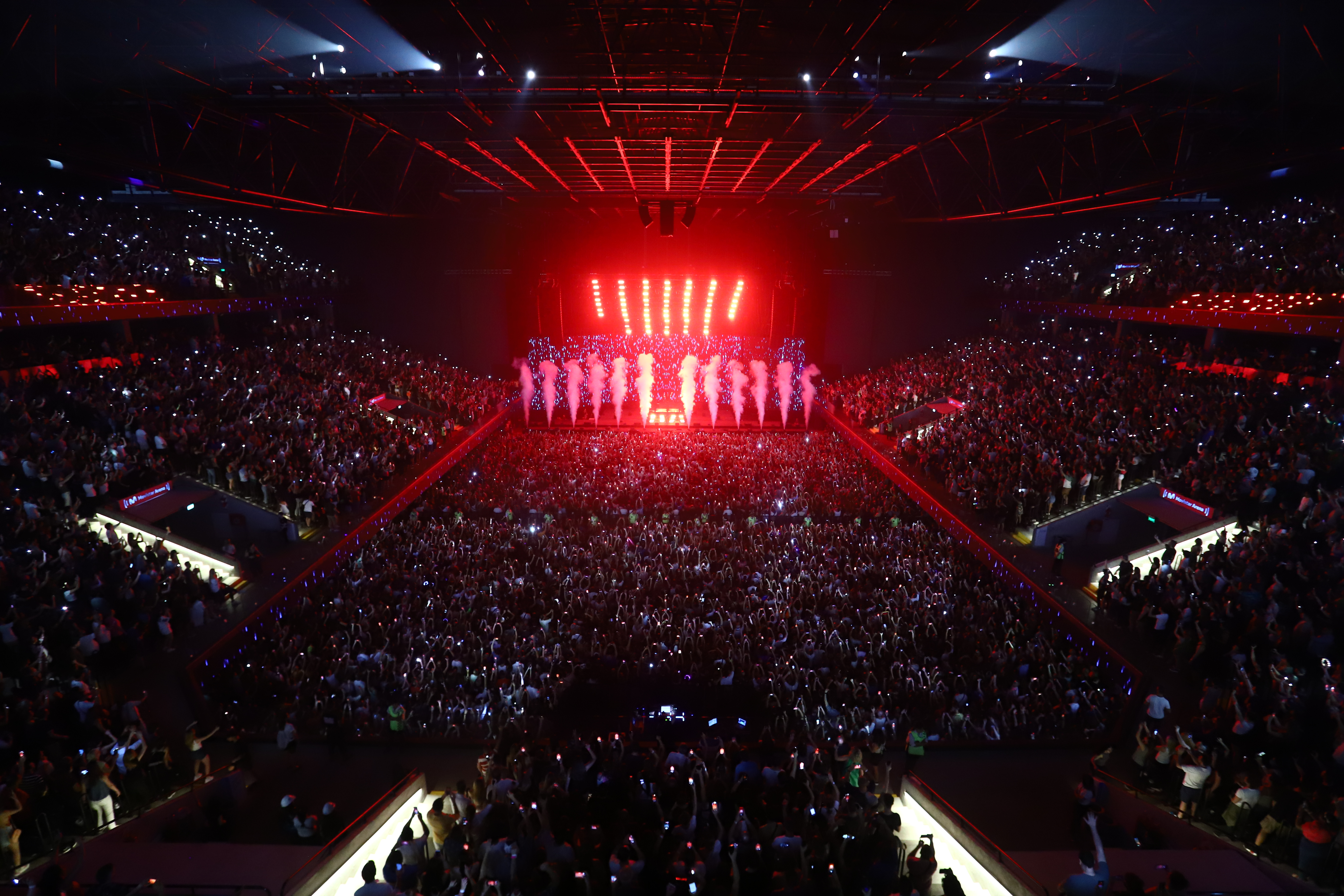 Ante un Movistar Arena colmado, David Guetta brindó un show increíble