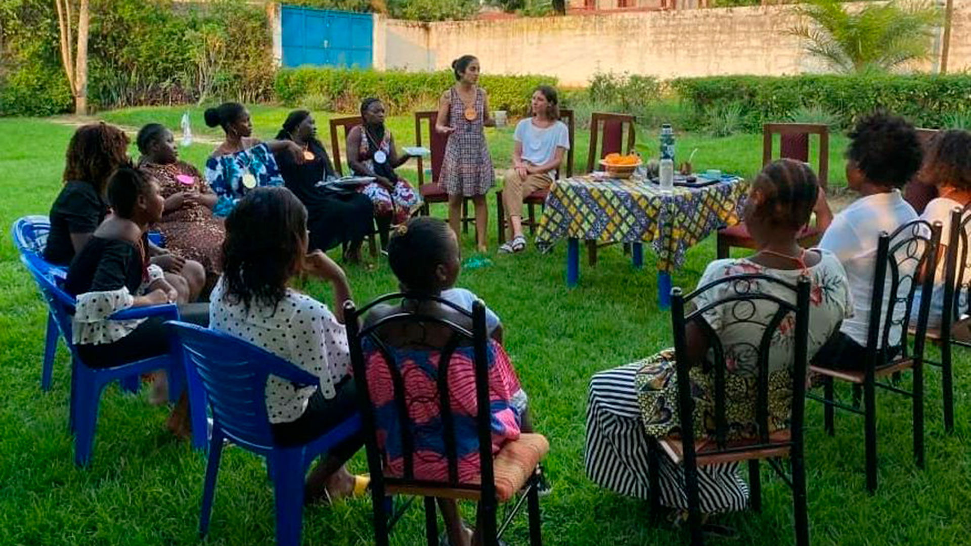 Las mujeres congolesas se acercan a la fundación para pedir que las ayuden a aprender oficios (Creer en Ellas / @creerenellas)