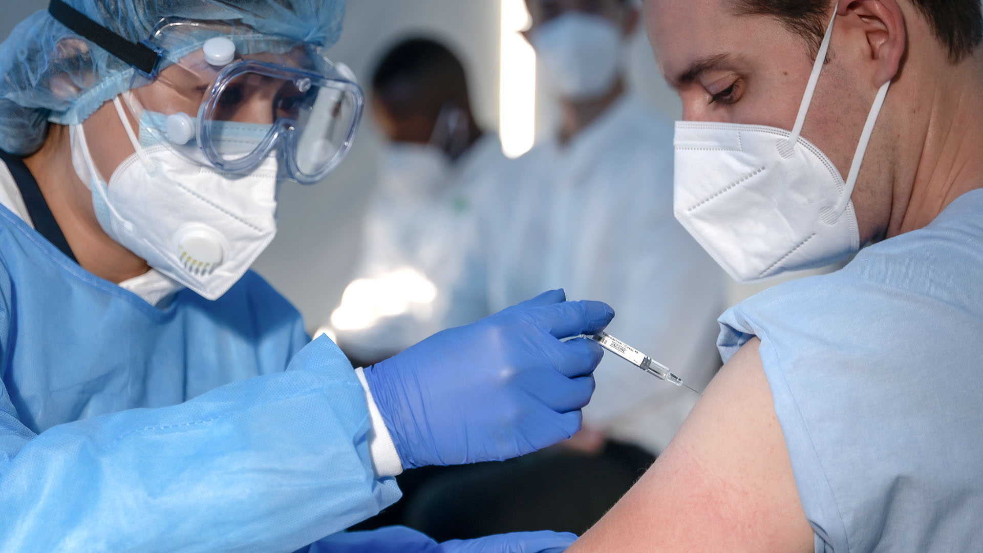 Los equipos de las tres vacunas experimentales han proclamado eficacias de entre el 90% y el 95%, pero hay matices entre ellas (Shutterstock)