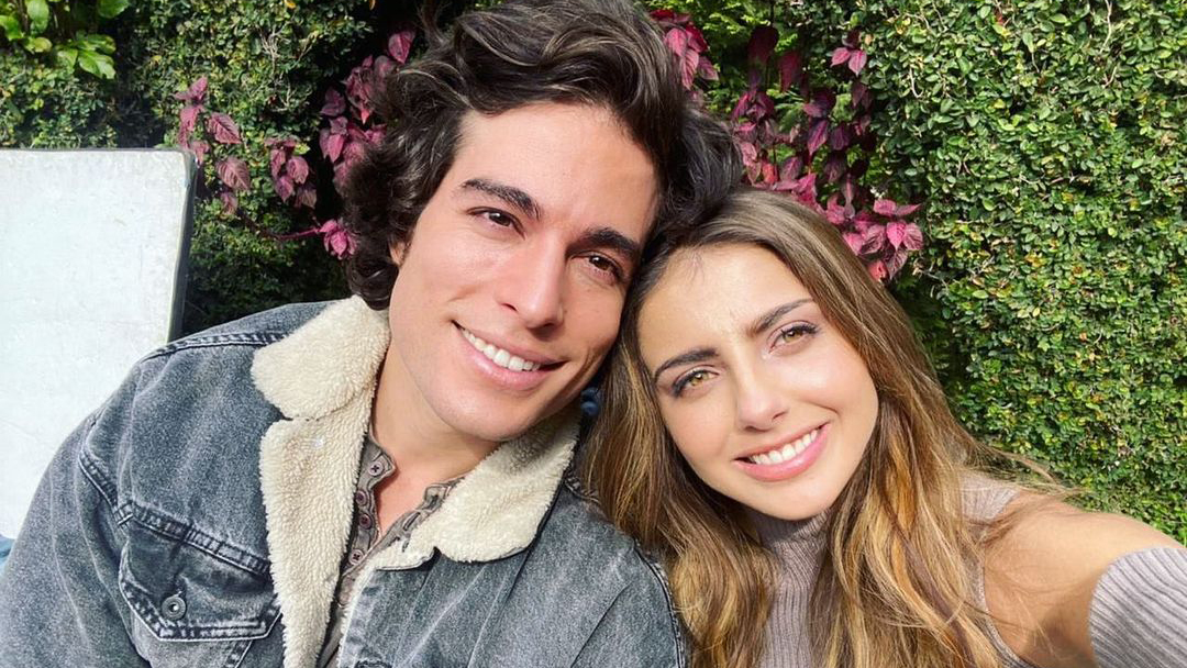 La actriz no aclaró si retomó su relación con Danilo Carrera 
Foto: Instagram @danilocarrerah