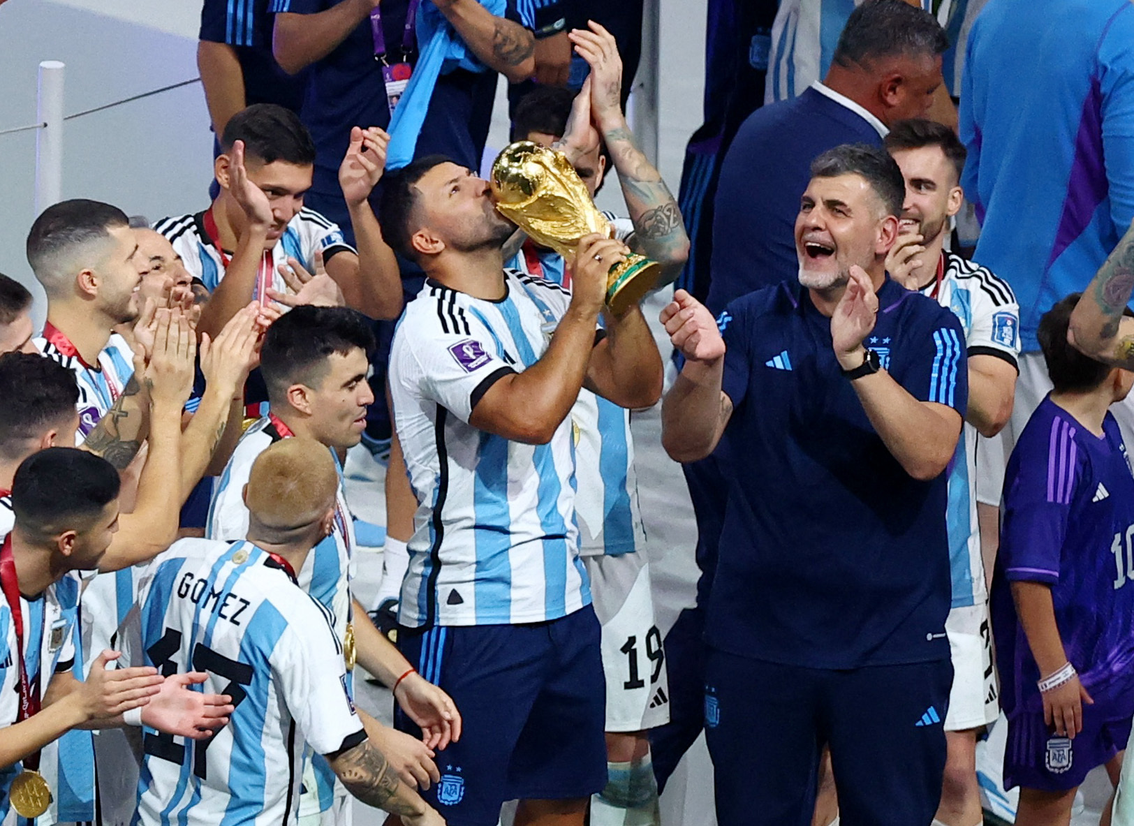 Agüero fue parte de los festejos de la Selección Argentina tras la consagración en Qatar (Reuters)