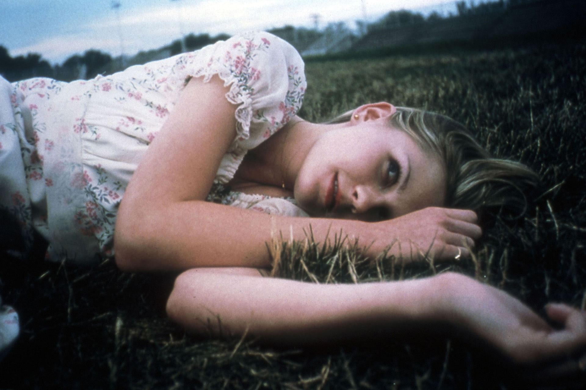 Kirsten Dunst interpretó a Lux en Vírgenes suicidas. Al principio dudó en aceptar: "Cuando leí el guion estaba un poco nerviosa porque salía besando a todos esos chicos y me abrumaba, solo tenía 16 años" (Foto: The Grosby Group)