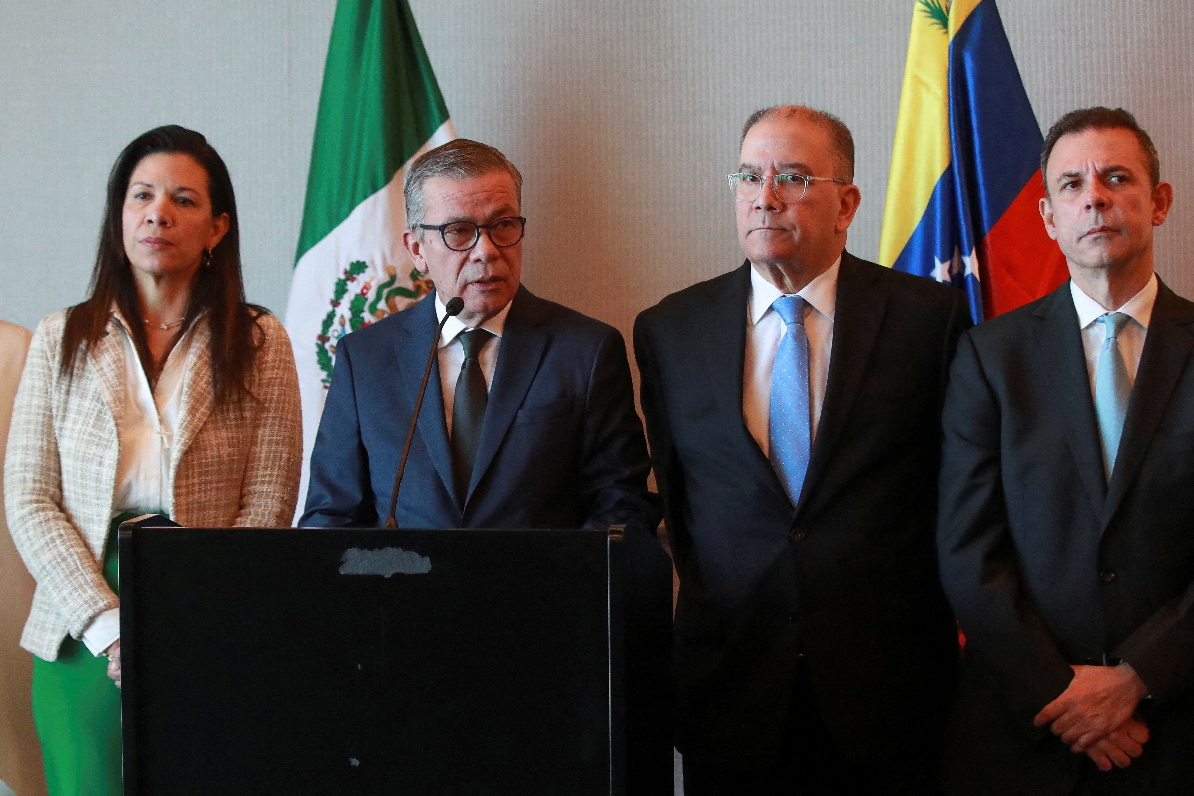 Gerardo Blyde junto a la delegación opositora en México (REUTERS/Henry Romero)
