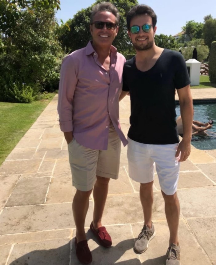 La foto viral de Luis Miguel y Checo Pérez fue captada en 2018, cuando ambos se encontraron en España (Foto: Archivo)