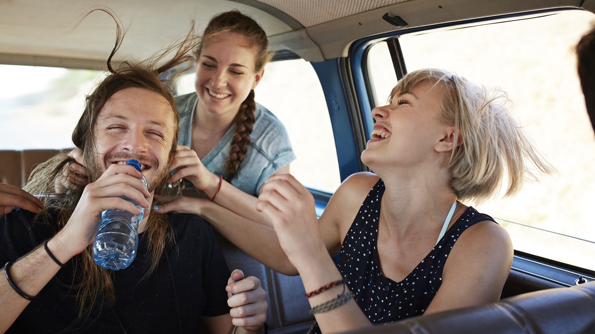 Estar con amigos mejora la calidad de vida y la salud general de las personas (Getty)