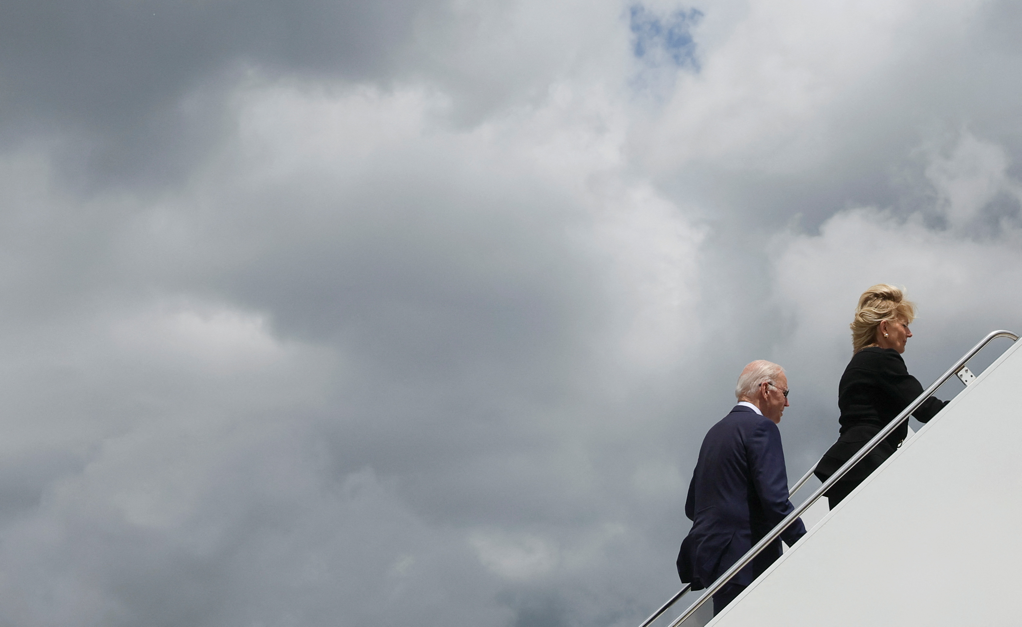 Il presidente Joe Biden e la first lady in una foto d'archivio (Reuters/Leah Mehlis)