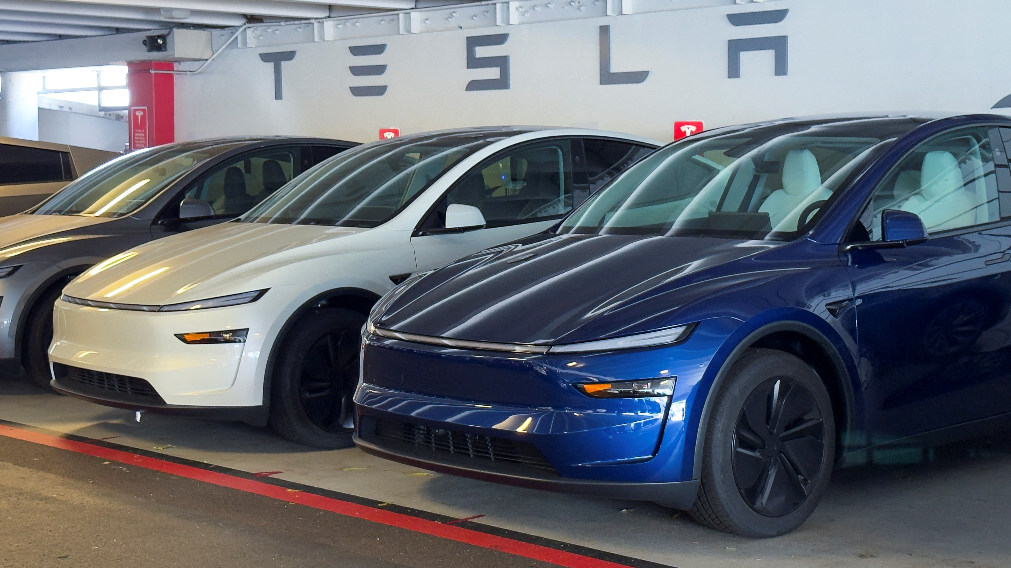 Tesla, cada vez m&aacute;s cerca: cu&aacute;ndo empezar&aacute; a vender autos el&eacute;ctricos en la Argentina la marca de Elon Musk