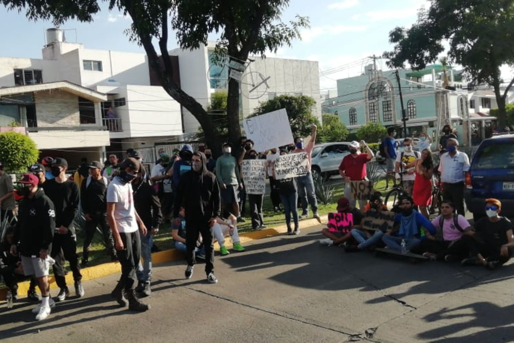 La Universidad de Guadalajara denunció que 10 de sus alumnos fueron apresados tras las manifestaciones (Foto: Twitter@ClickMKT2016)