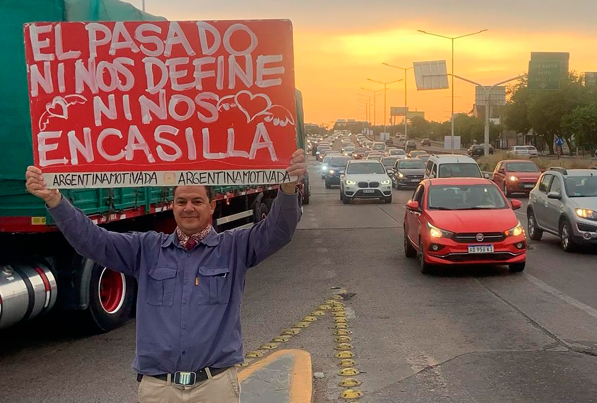 Abel Trillini nació y vive en la ciudad de Mendoza. Estuvo desde 1997 hasta 2012 viviendo en los Estados Unidos, pero decidió regresar a su tierra