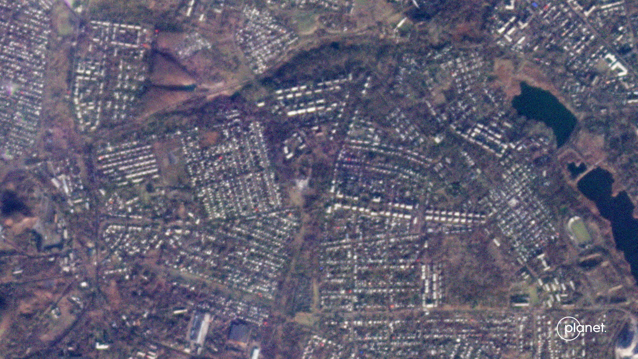 Imagen satelital de Makiivka del 2 de enero del 2023, tras el ataque (REUTERS)