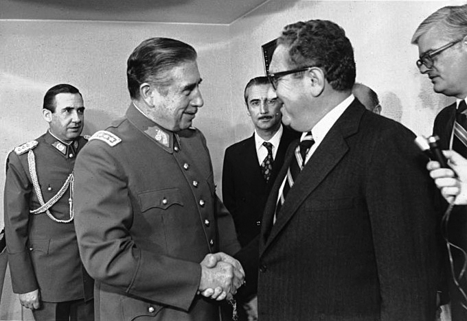 Henry Kissinger con Augusto Pinochet, enero de 1976 (Ministerio de Relaciones Exteriores de Chile. Archivo General Histórico del Ministerio de Relaciones Exteriores)