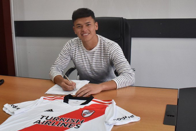 El juvenil colombiano Oswaldo Valencia firmó con River Plate y está cerca de cumplir su sueño como profesional