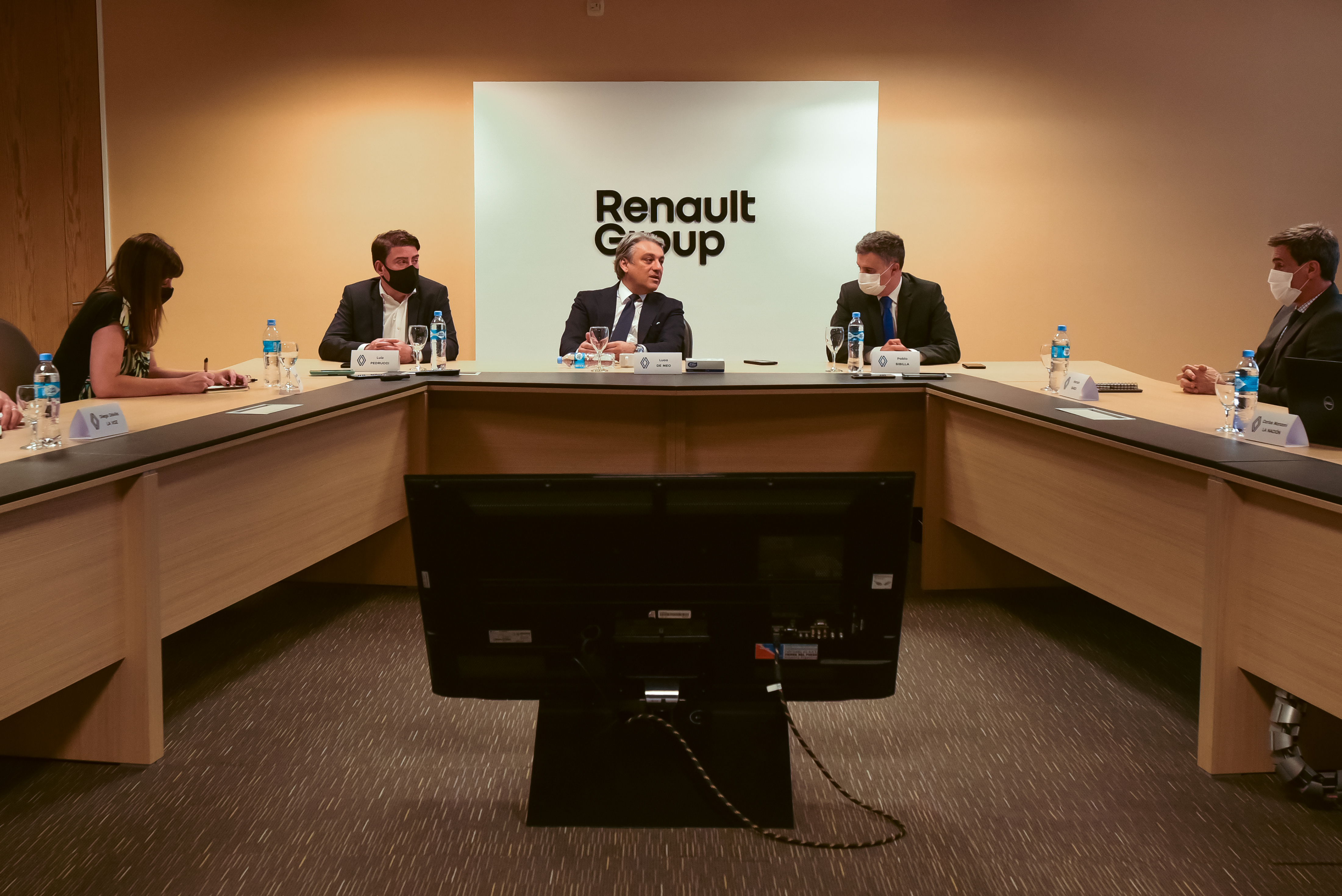 Luiz Fernando Pedrucci, Chairman Cluster Latam, Luca de Meo, CEO Renault Group y Pablo Sibilla, Presidente y Director General Renault Argentina (Crédito foto: Renault)
