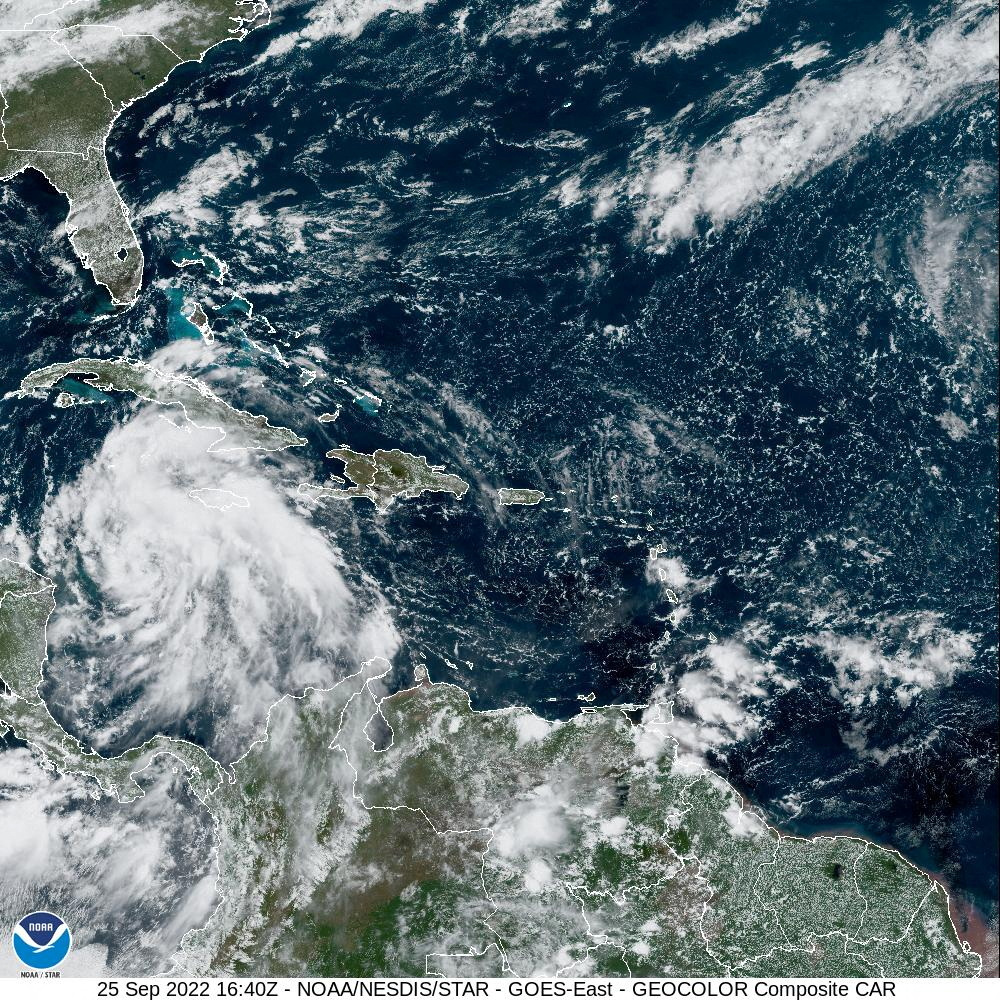 La tormenta tropical Ian se ve cerca de la costa de Cuba en esta imagen de satélite tomada el 25 de septiembre de 2022 (National Oceanic and Atmospheric Administration (NOAA)/Handout via REUTERS )
