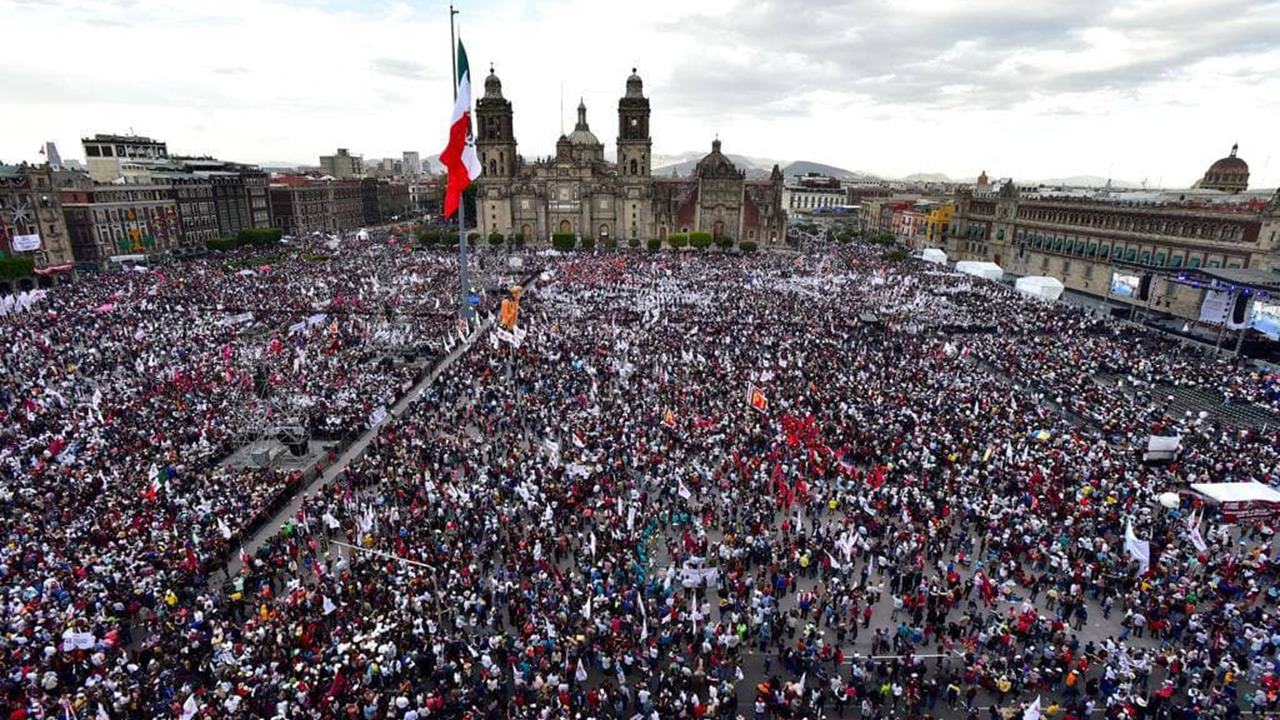 The AMLO rally in the Zócalo almost completely filled the plate (Presidency)