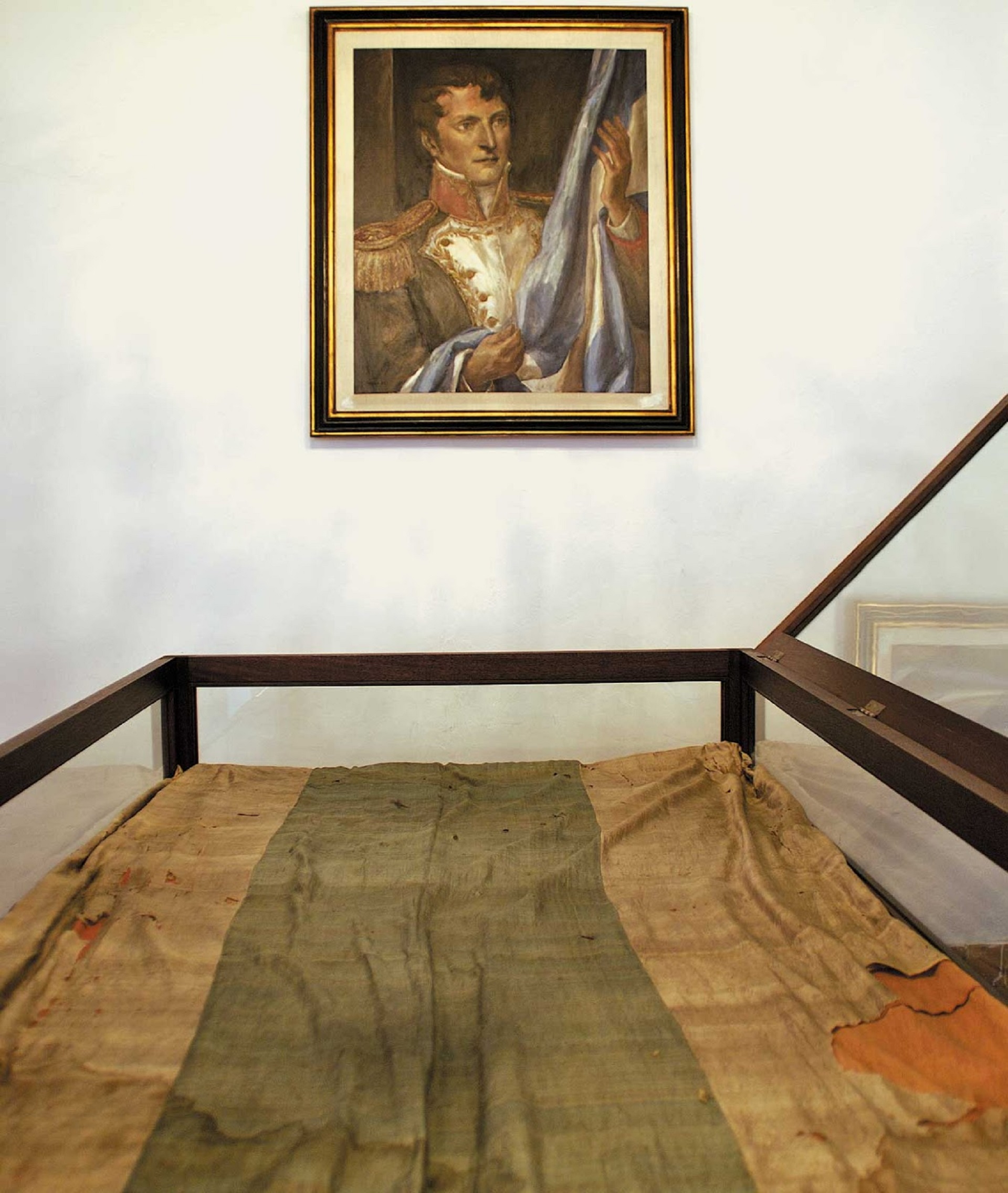 La bandera de Belgrano, escondida en una iglesia de Sucre, en restauración (Foto: Consulado de Bolivia)