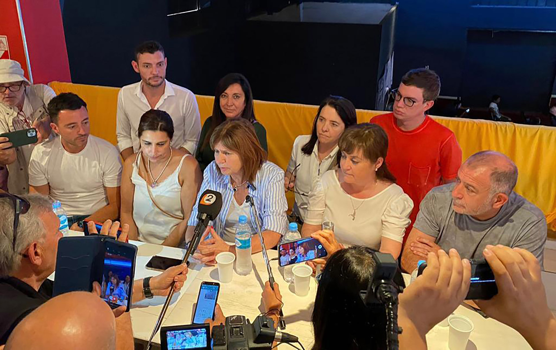 Patricia Bullrich, en Córdoba, con Luis Juez, Rodrigo de Loredo y otros dirigentes de JxC