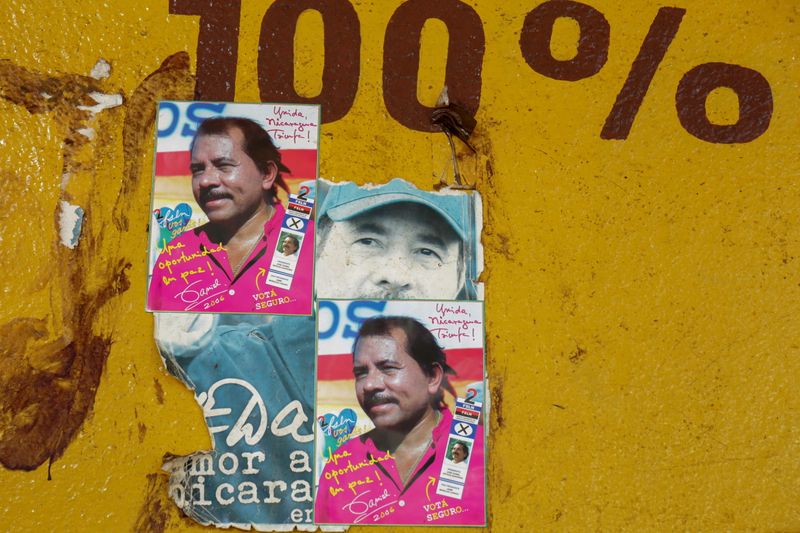 Calcomanías que promueven la candidatura del presidente nicaragüense Daniel Ortega en 2006 (Foto: Reuters)