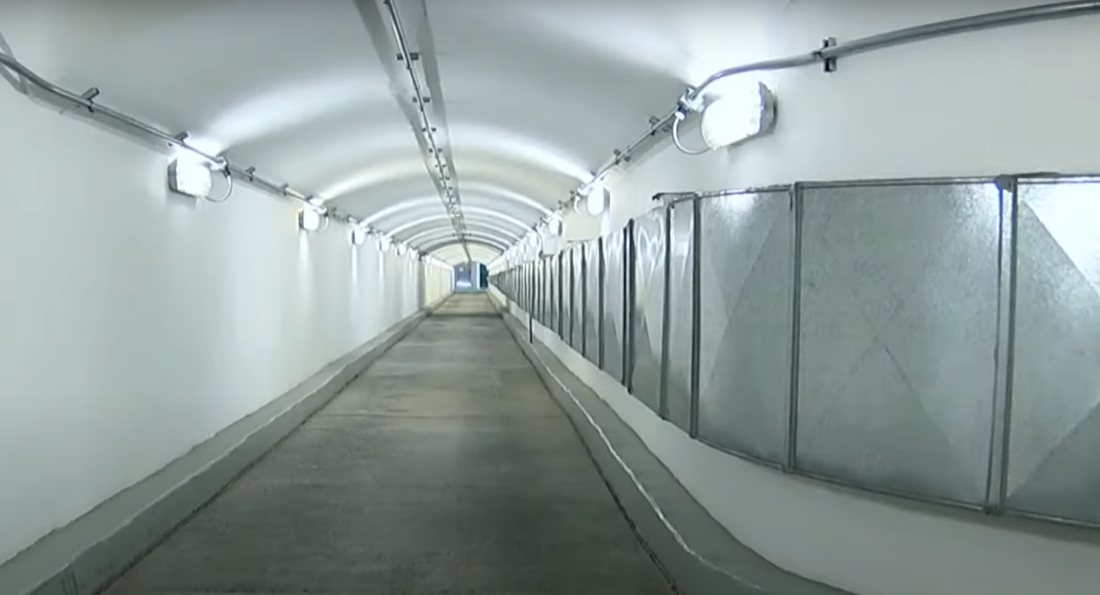 En la conferencia enfatizaron que las instalaciones cuentan con un túnel 
(Foto: Gobierno de México)