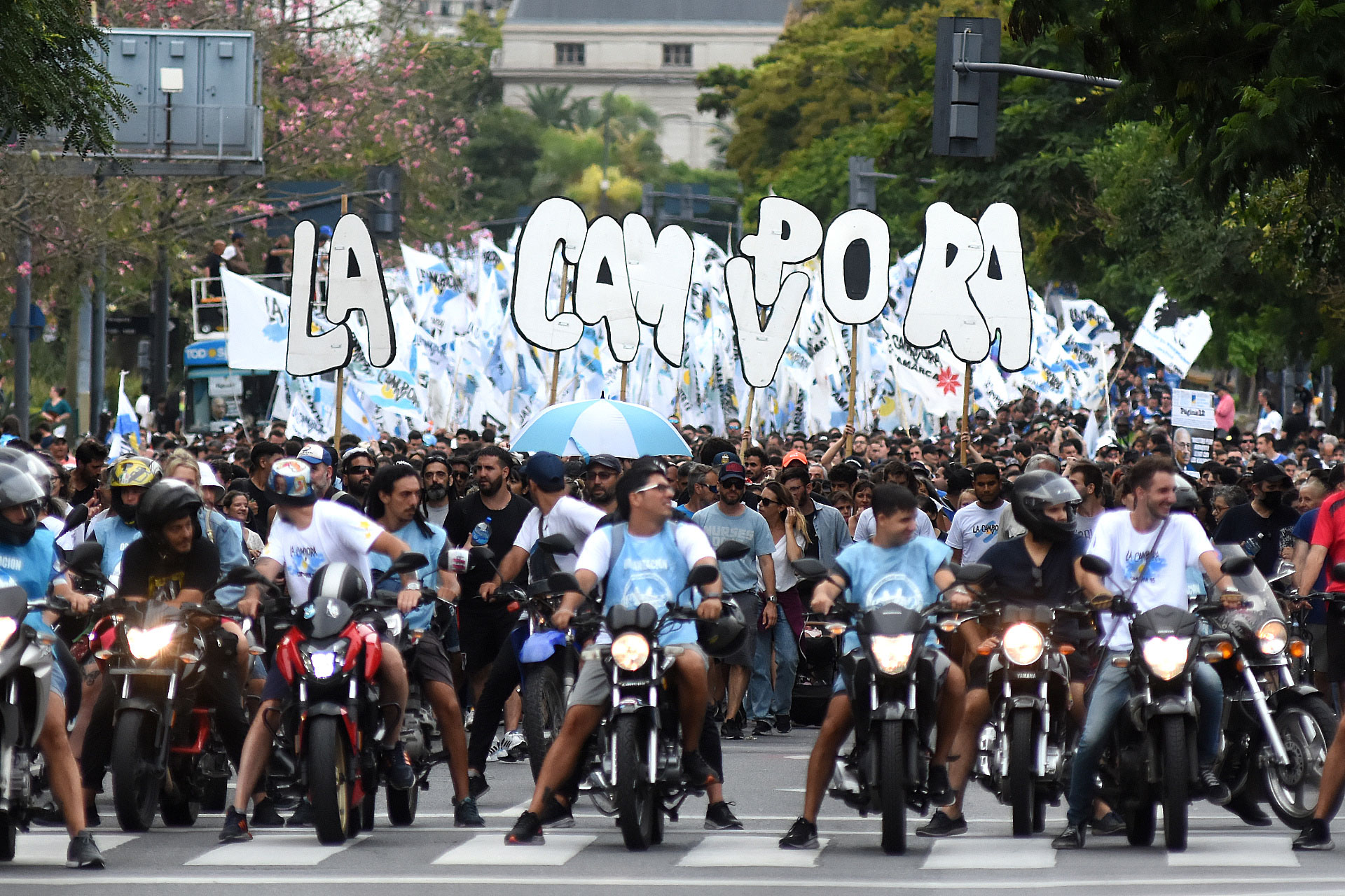 Militantes de La Cámpora durante una movilización en la Ciudad de Buenos Aires (Foto:Nicolás Stulberg)