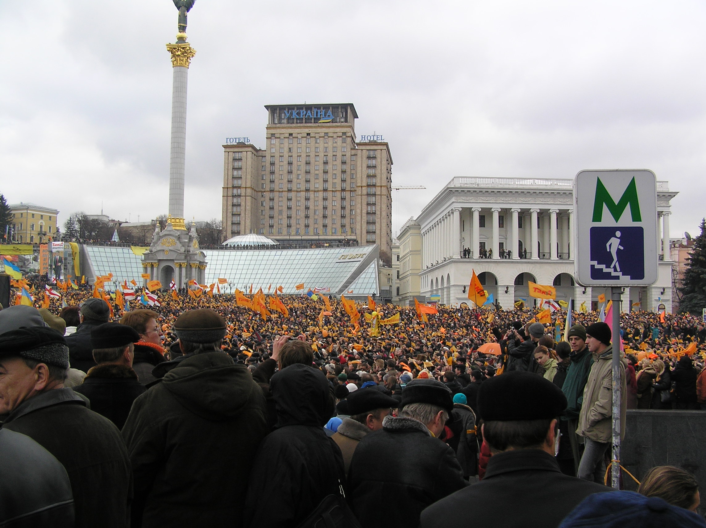 Una imagen de la Revolución Naranja de 2004 en la Plaza de la Independencia de Kiev.