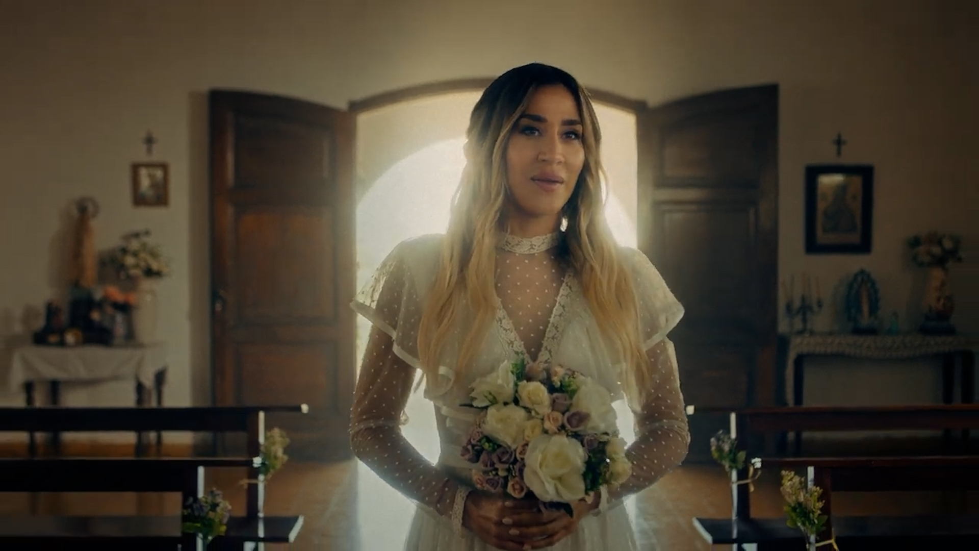 La artista presentó el videoclip de Los Locos, el single que será el protagonista de su nuevo disco Mala Sangre.