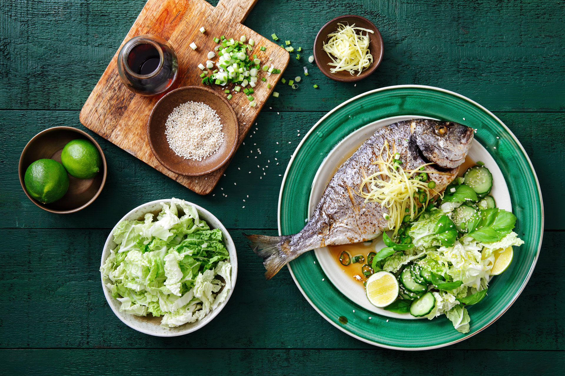 Las dietas con pescado, verduras y frutas cítricas suelen aportan más nutrientes al sistema inmune. (Getty).