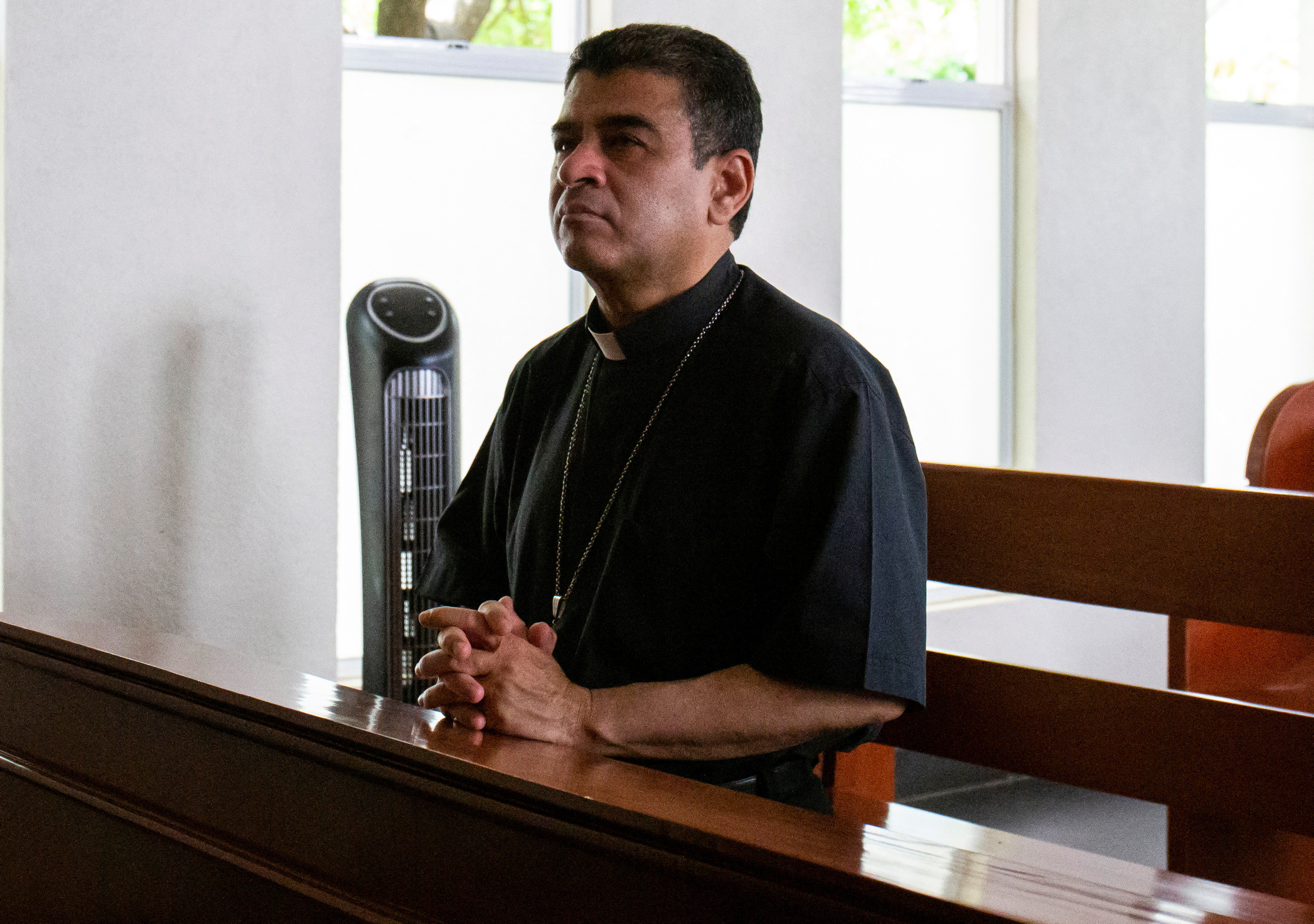 Rolando Álvarez, obispo de Matagalpa, fue sacado a la fuerza de su residencia en agosto del 2022 y condenado a 26 años de cárcel por "traición a la patria" en febrero pasado.  (Foto REUTERS/Maynor Valenzuela)