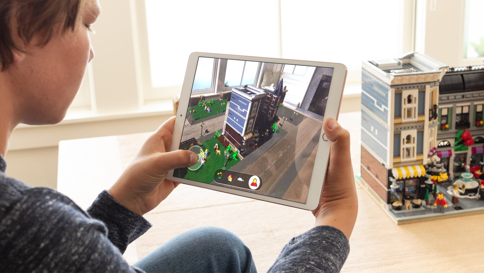 ARKit 2 Apple membantu pengembang membangun aplikasi dan game augmented reality