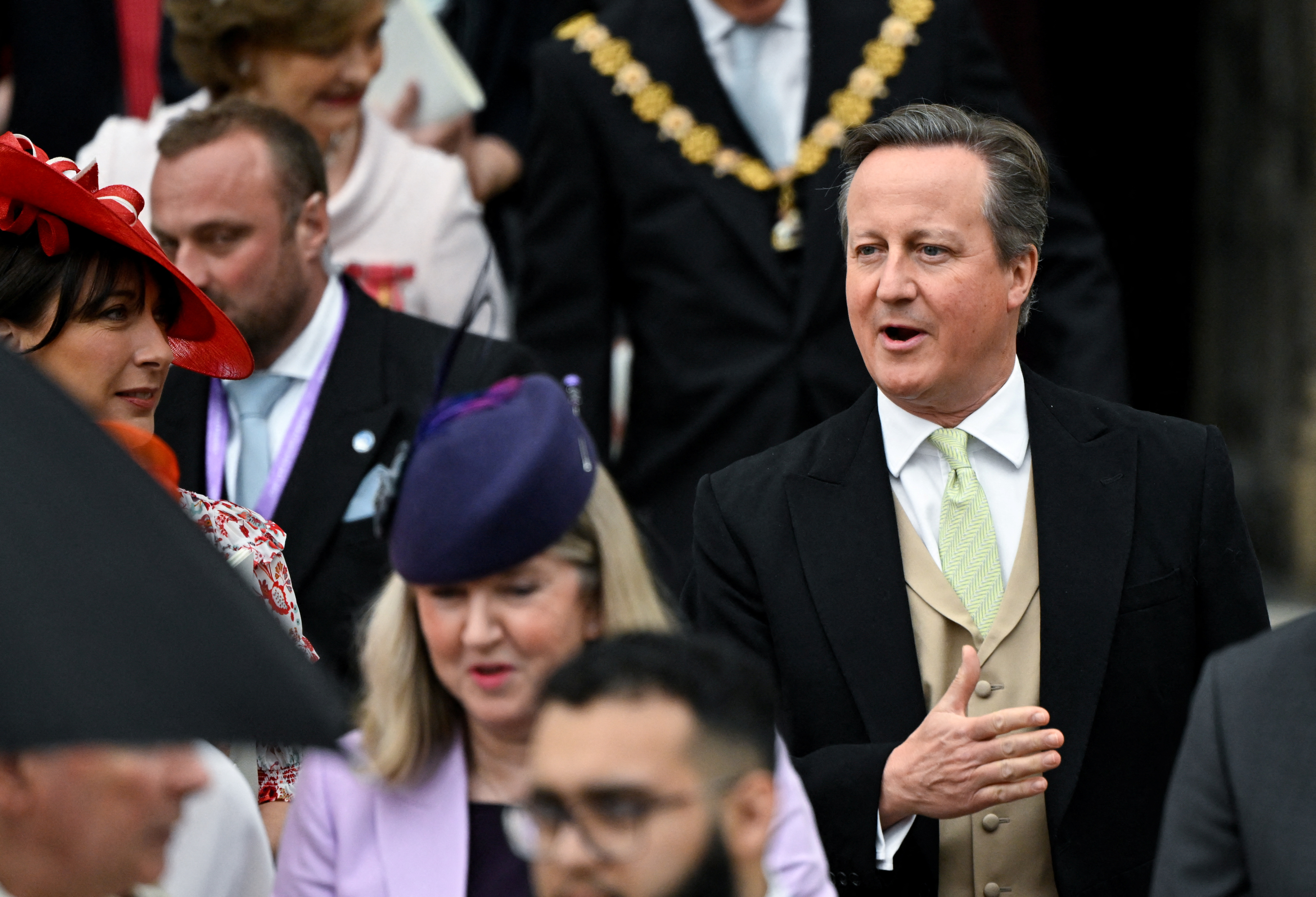 El ex primer ministro británico David Cameron abandona la Abadía de Westminster tras la ceremonia de coronación de los reyes británicos Carlos y Camila, en Londres, Gran Bretaña, el 6 de mayo de 2023. REUTERS/Toby Melville/Pool