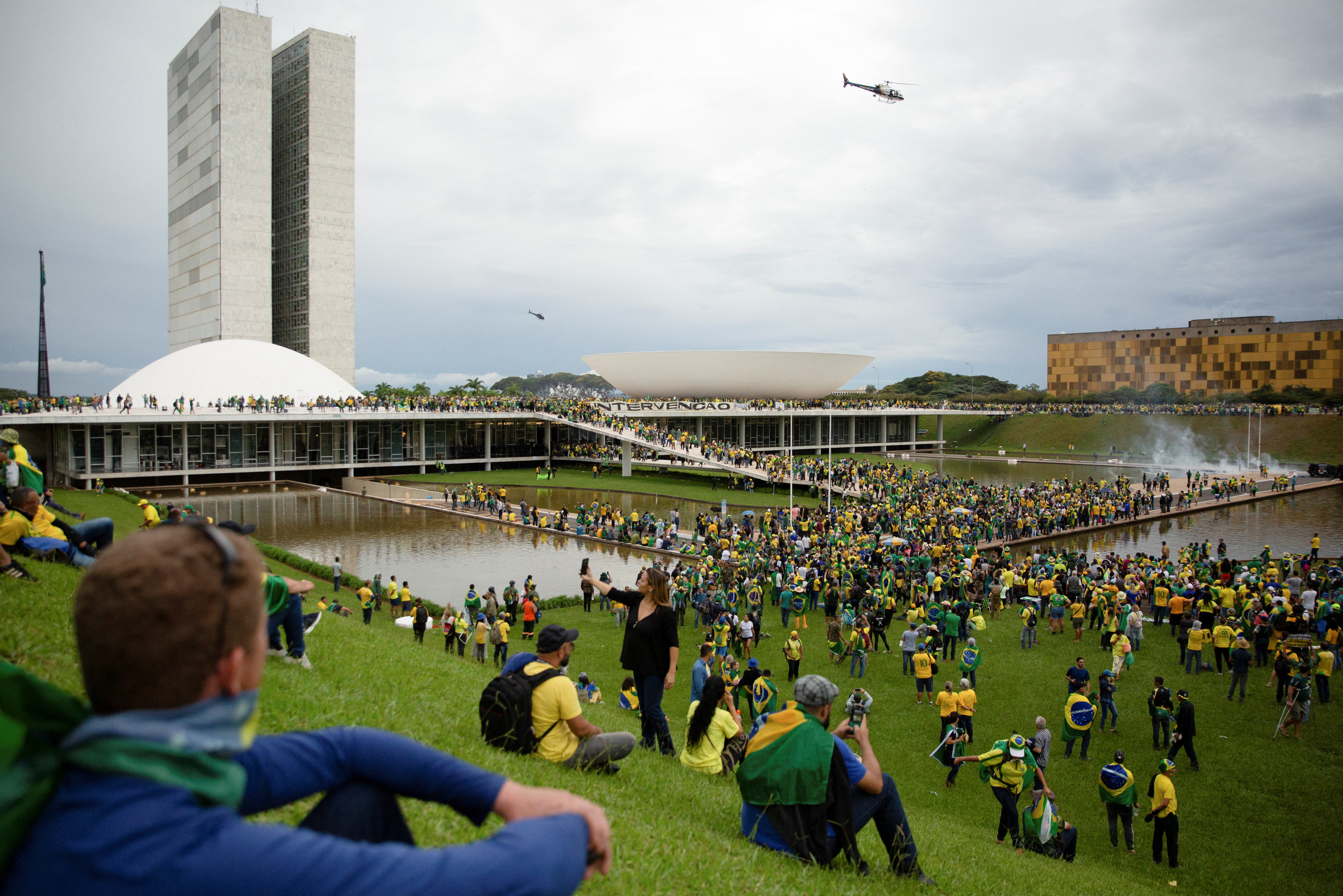 Más de 300 detenidos tras los ataques de este domingo en Brasil. (REUTERS/Antonio Cascio)