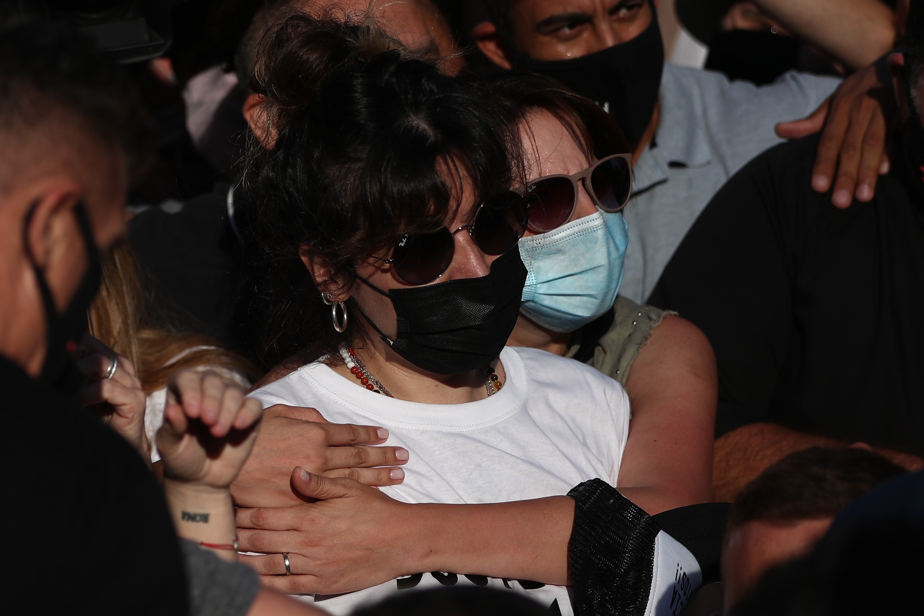 Giannina Maradona (c), hija de Diego Maradona, acude a una manifestación donde se pide justicia por la muerte del astro argentino, hoy, en el centro de Buenos Aires (Argentina). EFE/ Juan Ignacio Roncoroni
