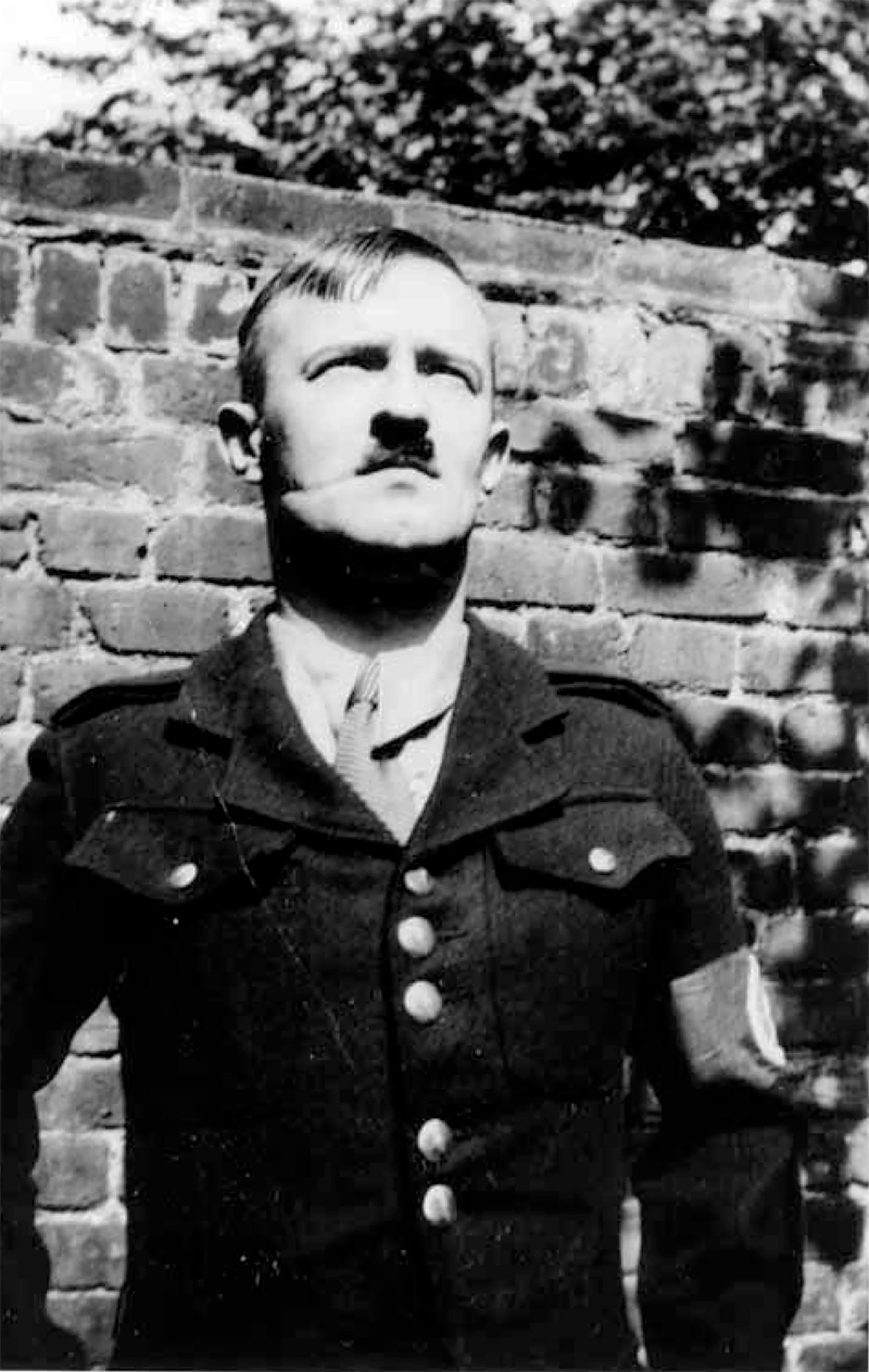 El propagandista nazi William Joyce, también conocido como Lord Haw-Haw, poco antes de salir de Inglaterra para Alemania (Mike Gunnill/Shutterstock)