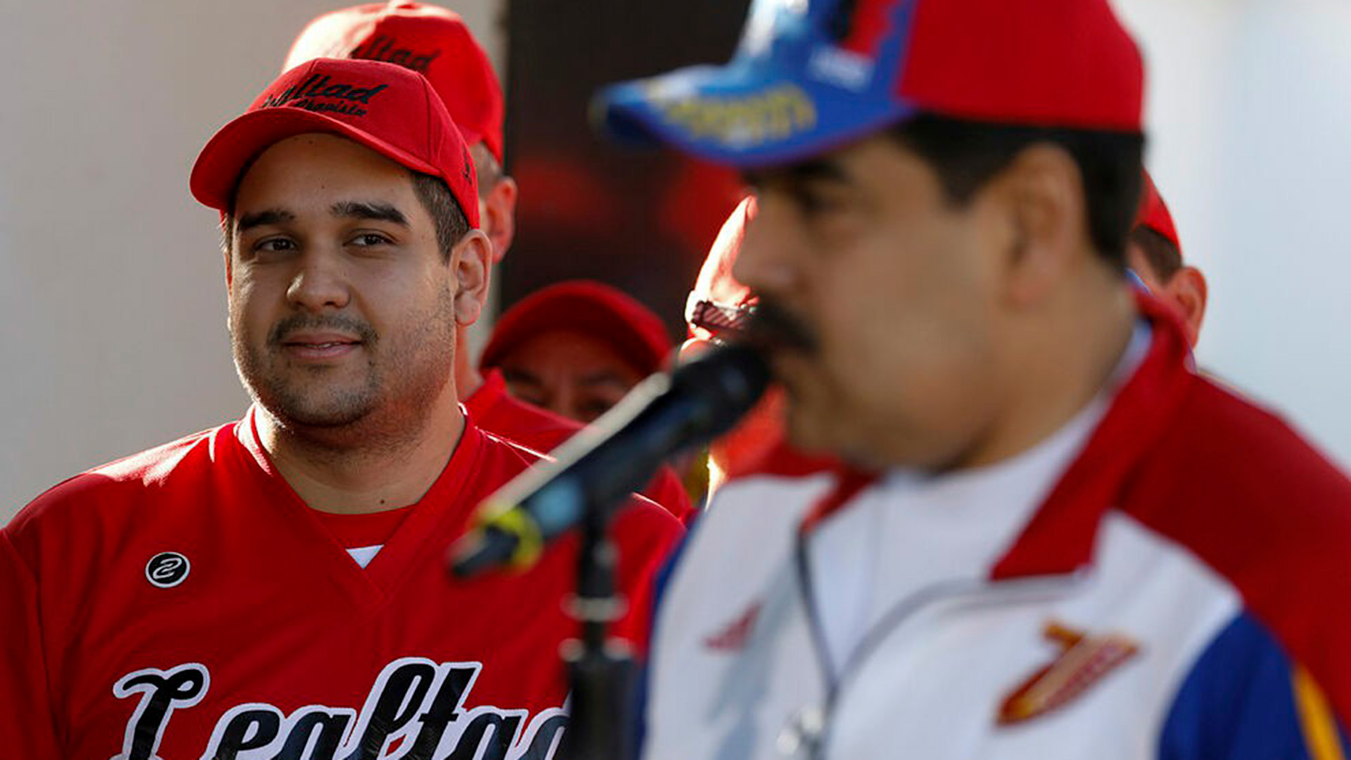 Nicolasito con su padre, el dictador Maduro