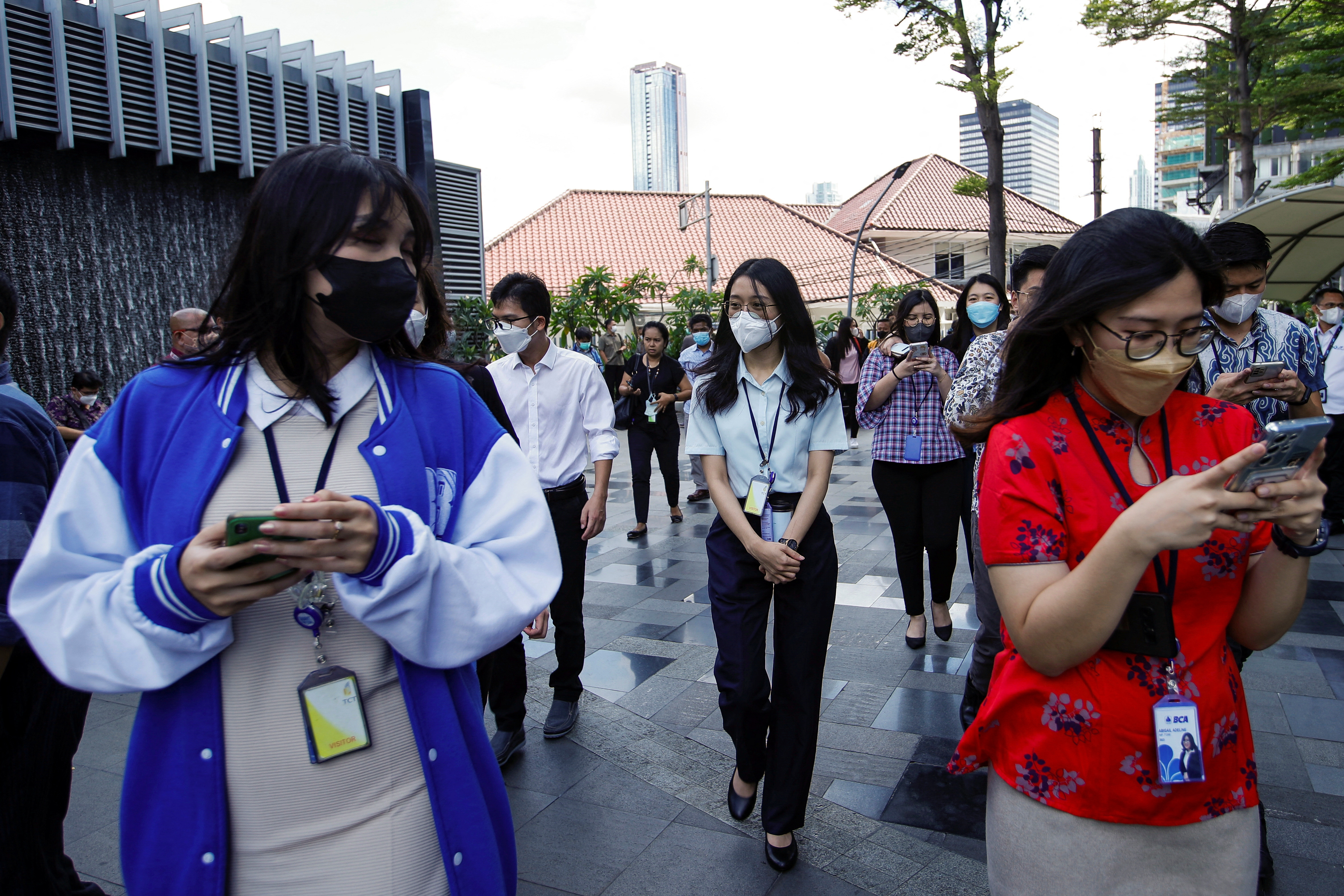 People gather outside a building following an earthquake in Jakarta, Indonesia on November 21, 2022.  (REUTERS/Ajeng Dinar Ulfiana)