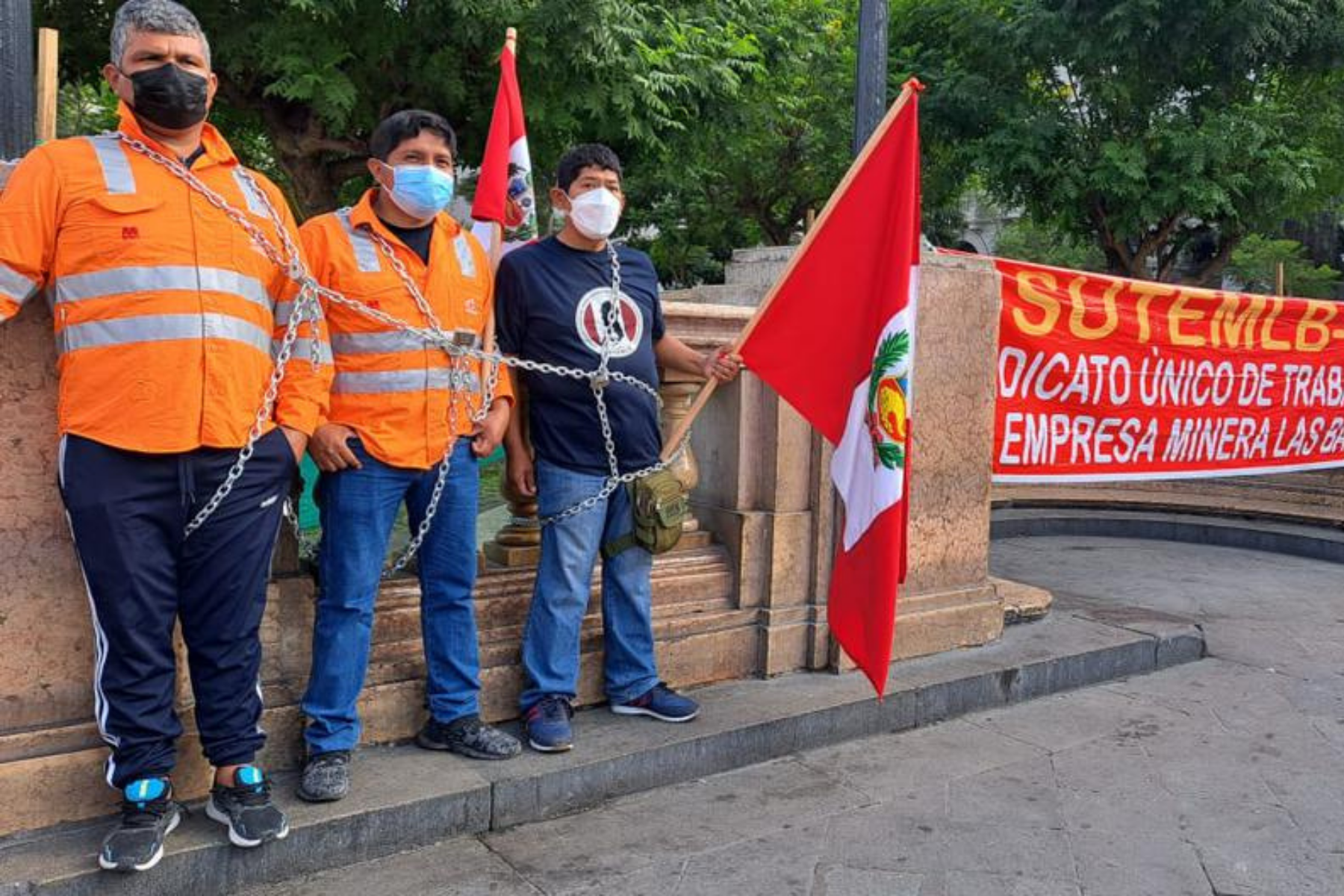 Trabajadores realizaron un plantón en la Plaza San Martín. |Foto: Sindicato Único de Trabajadores de la Empresa Minera Las Bambas